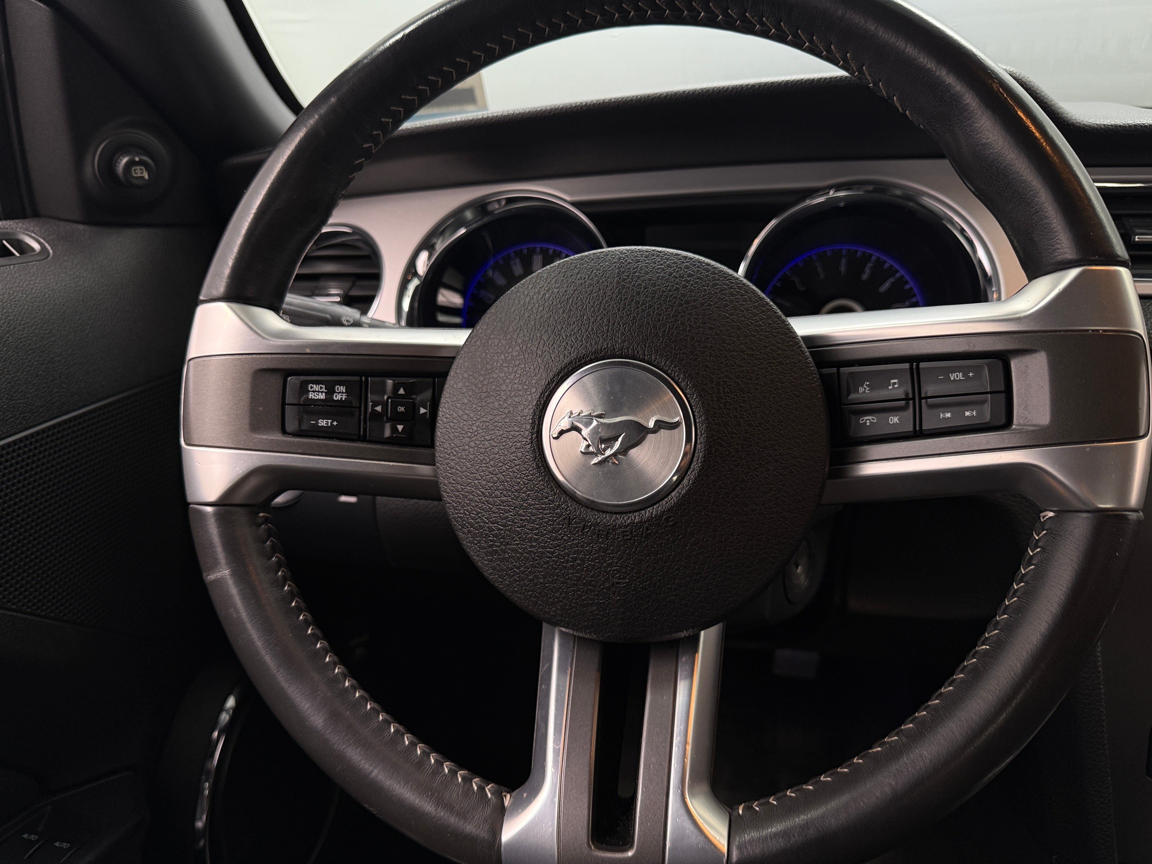 2014 Ford Mustang Premium 3