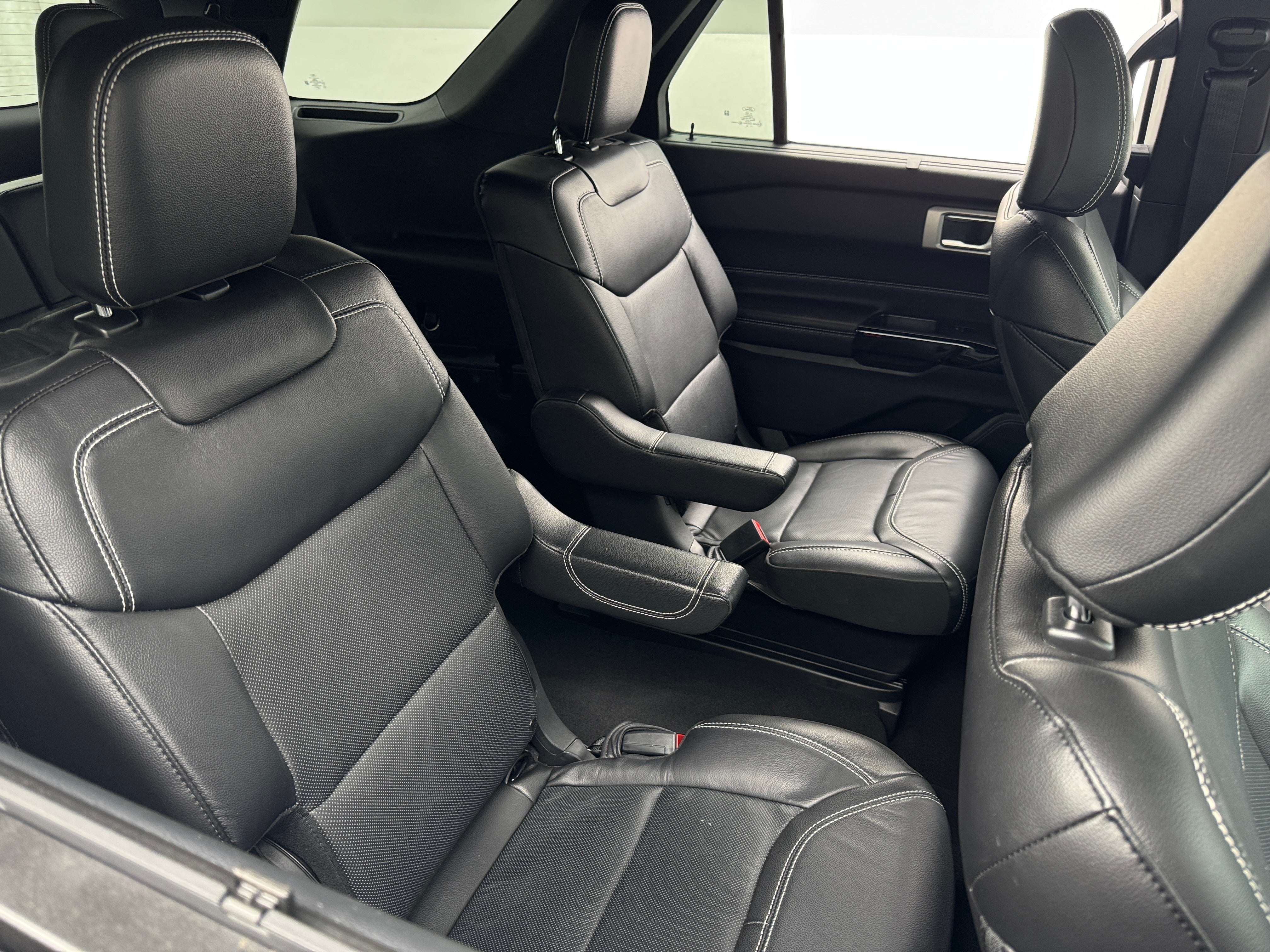 2022 Ford Explorer ST 5