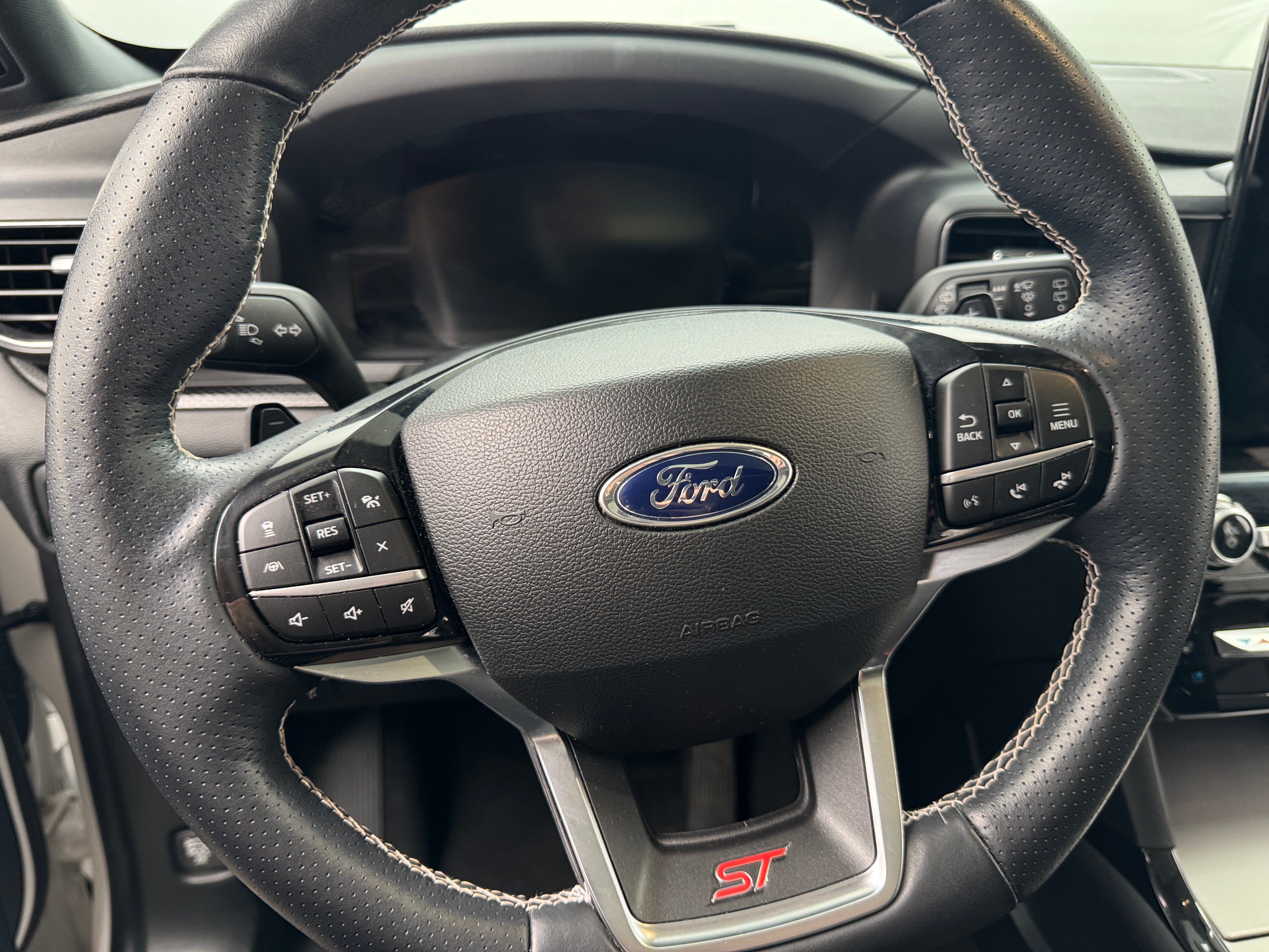 2022 Ford Explorer ST 4