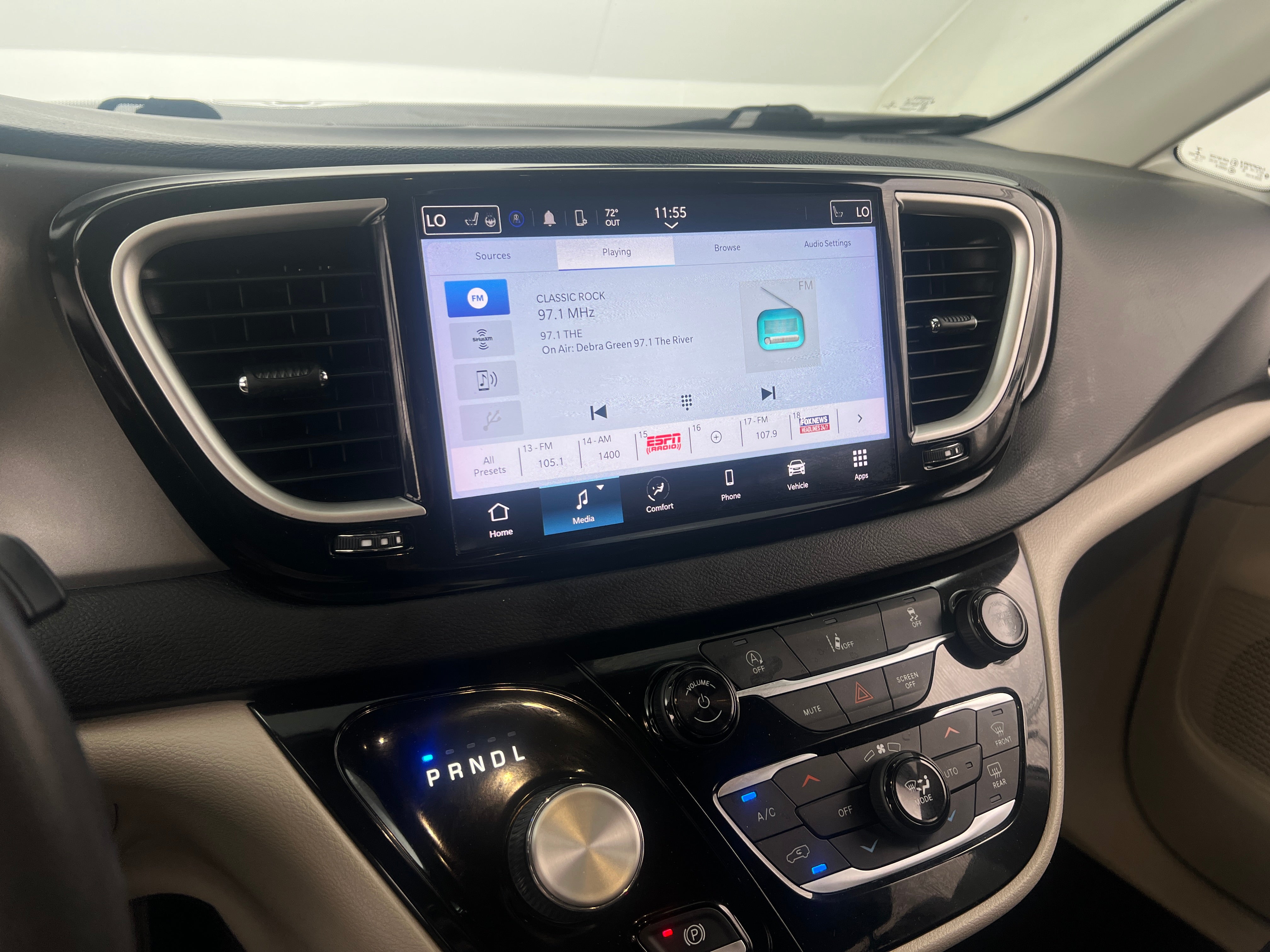 2022 Chrysler Pacifica Touring L 3