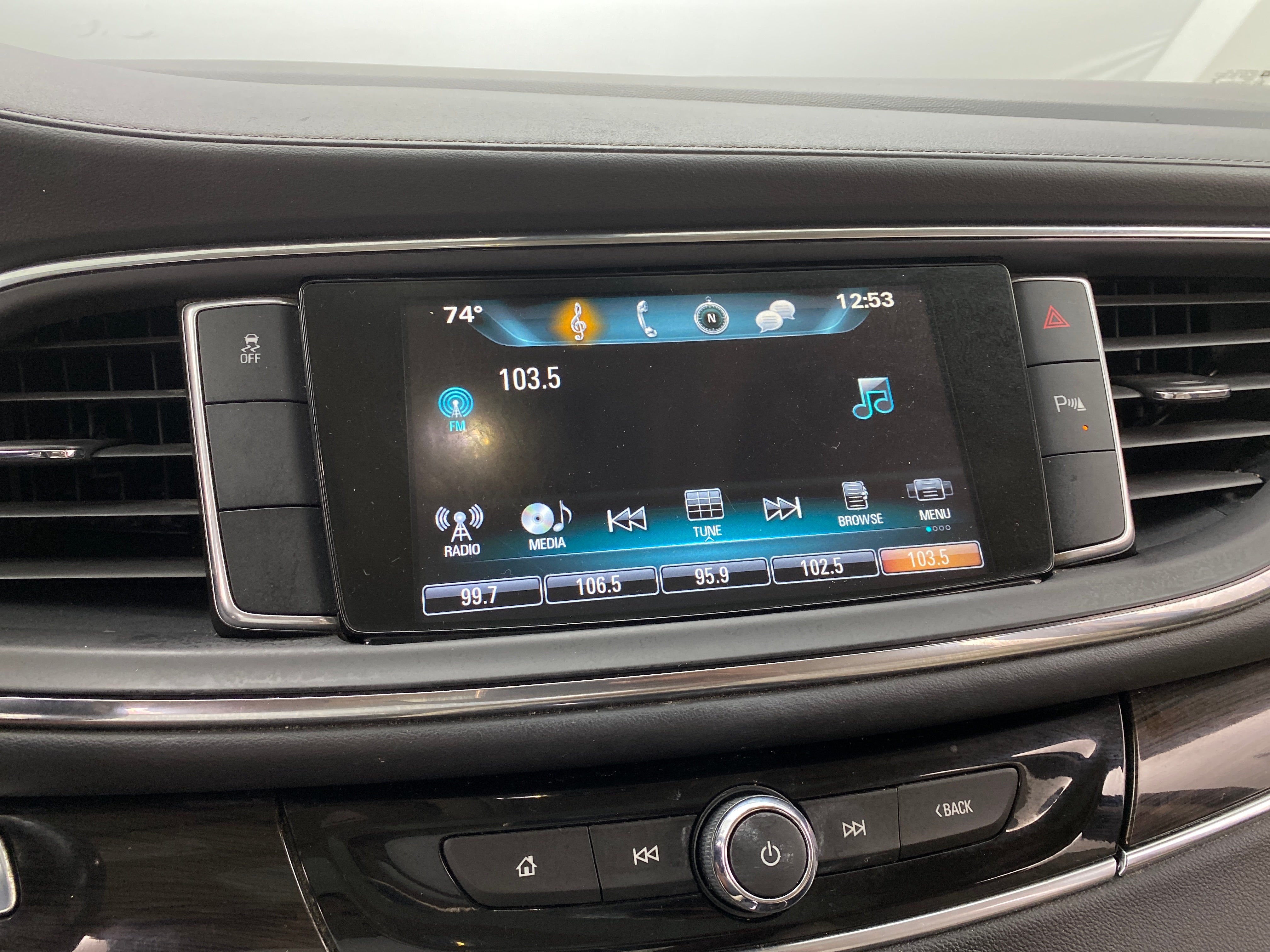 2018 Buick Enclave Essence 3