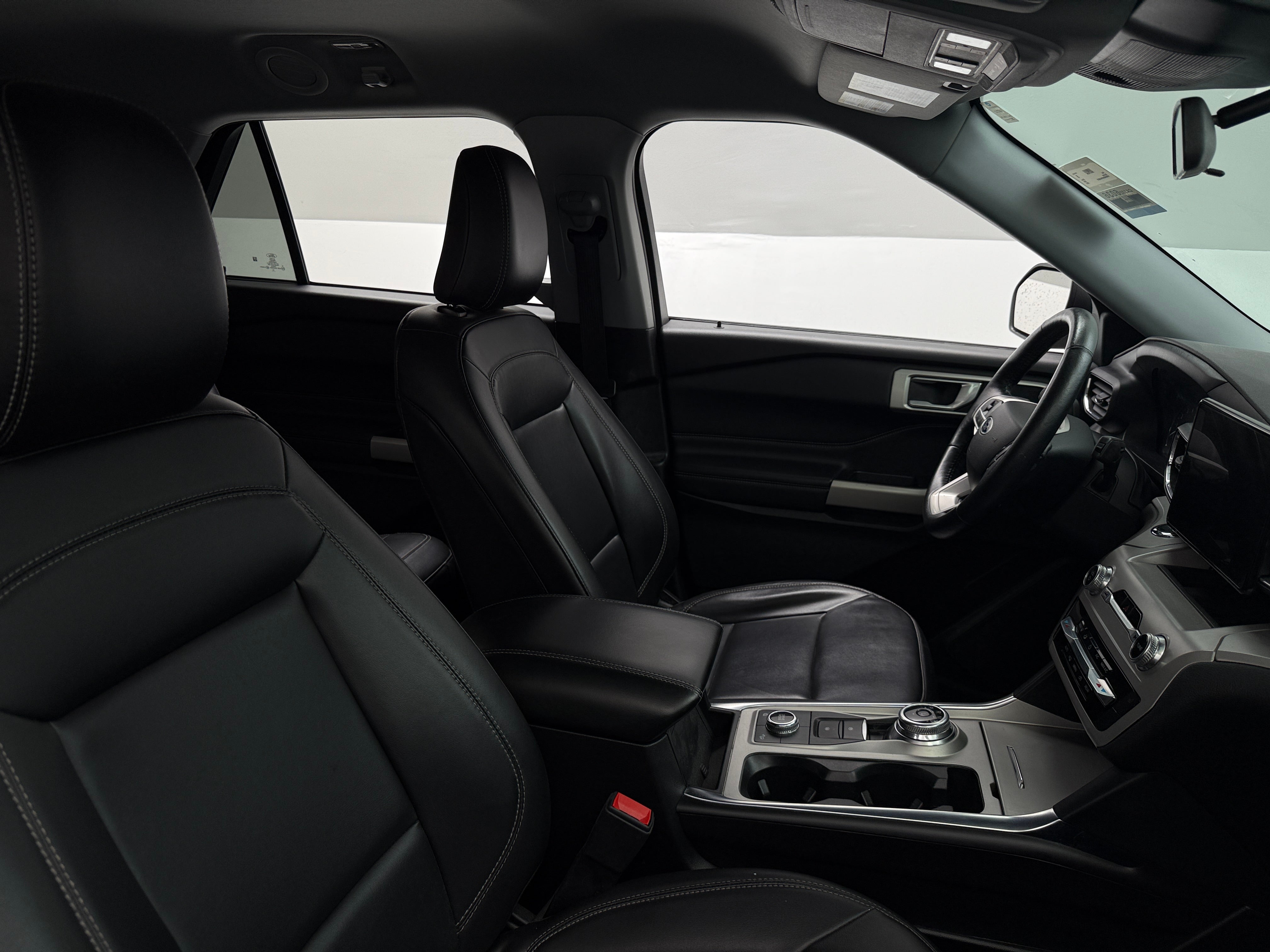 2023 Ford Explorer XLT 2