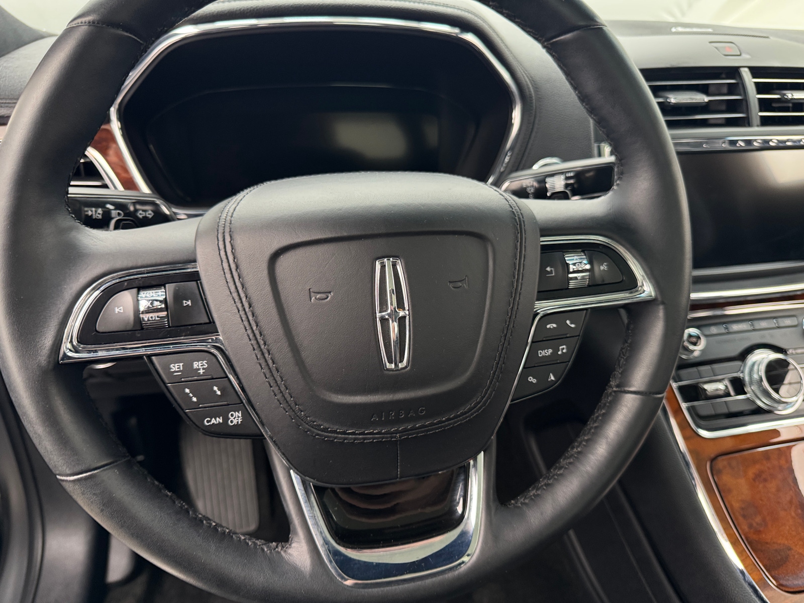 Thumbnail: 2020 Lincoln Continental - 4