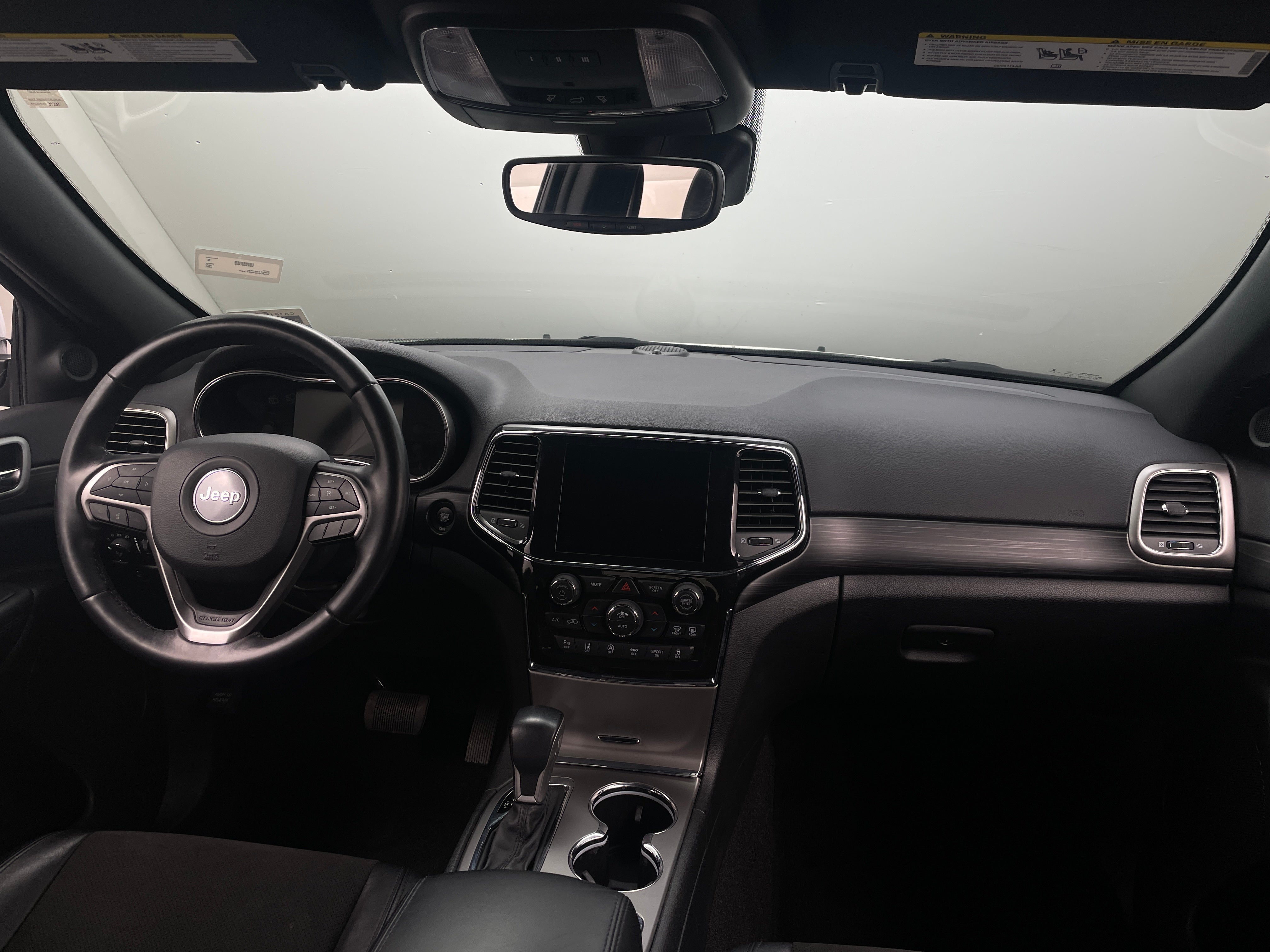 2022 Jeep Grand Cherokee Laredo 2