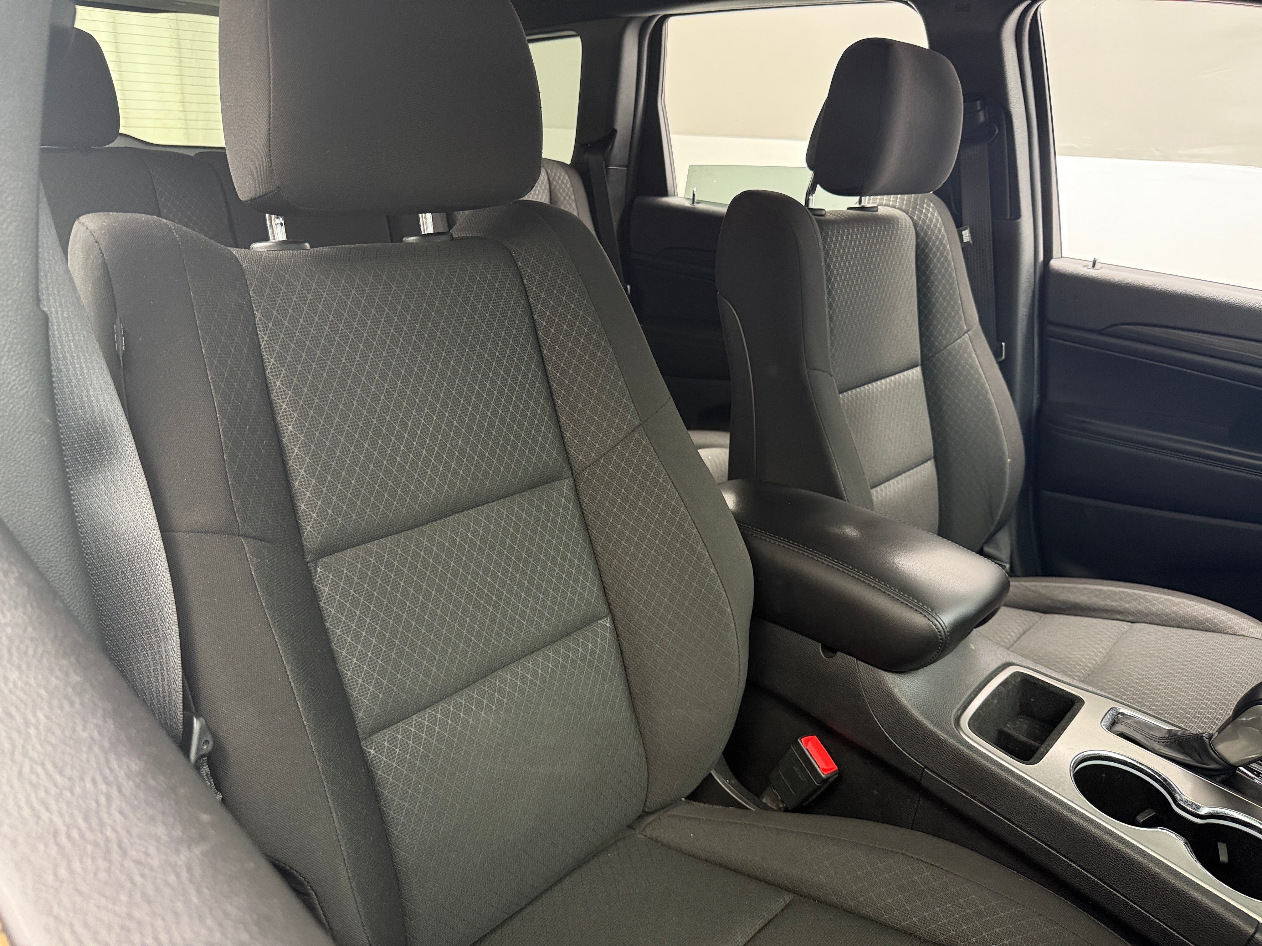 2021 Jeep Grand Cherokee Laredo 2