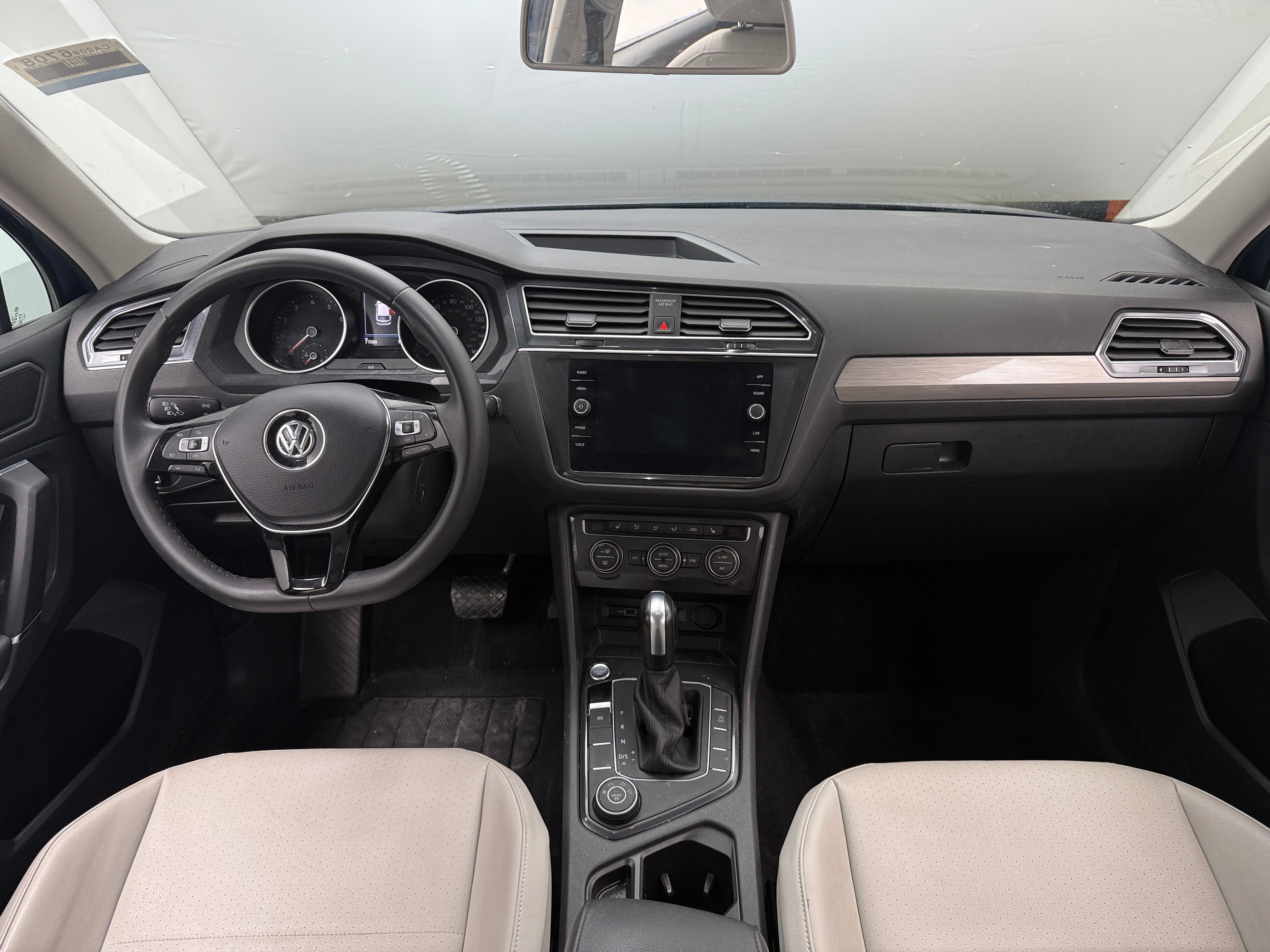 2020 Volkswagen Tiguan SE 2