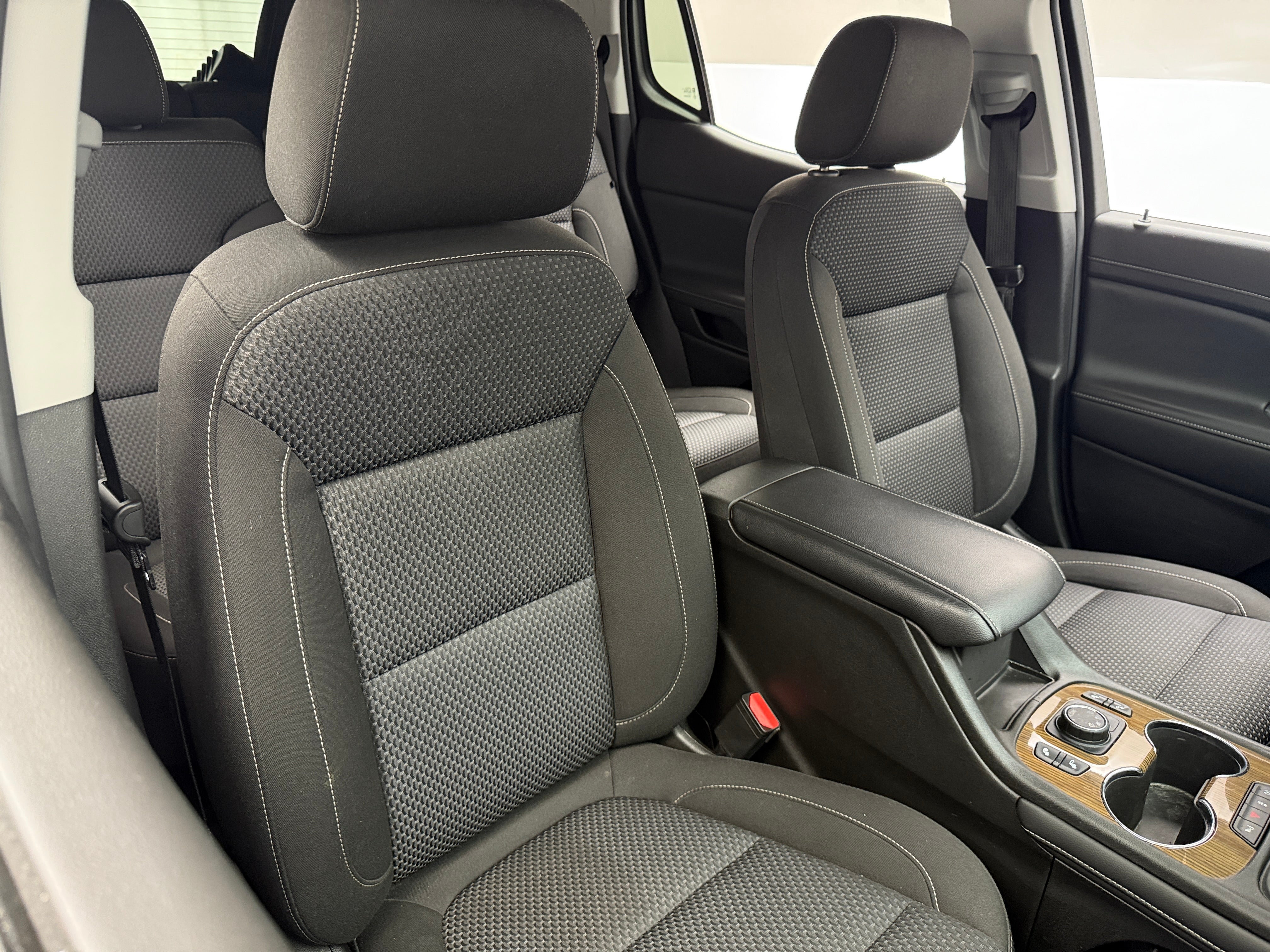 2022 GMC Acadia SLE 2