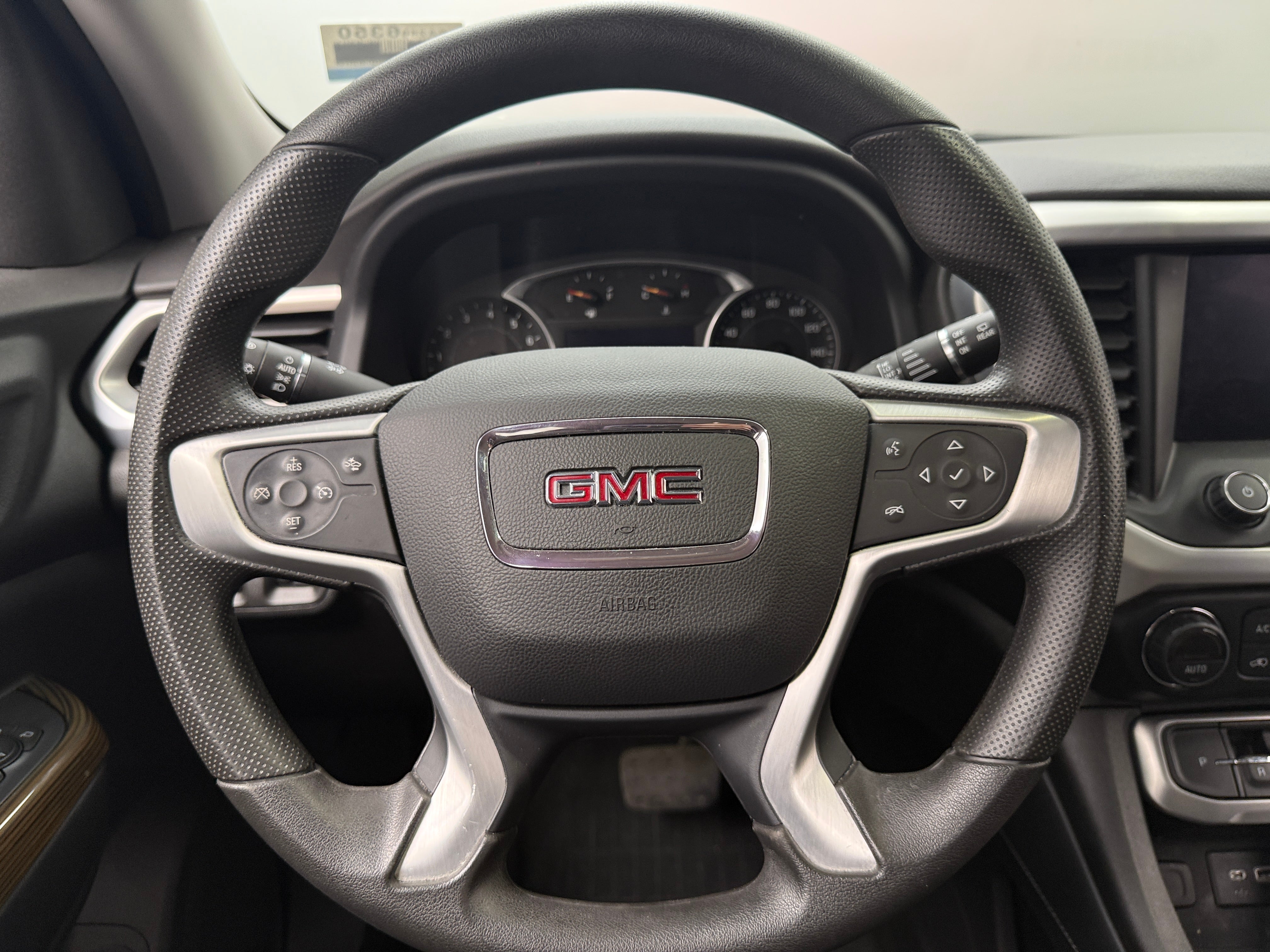 2022 GMC Acadia SLE 5