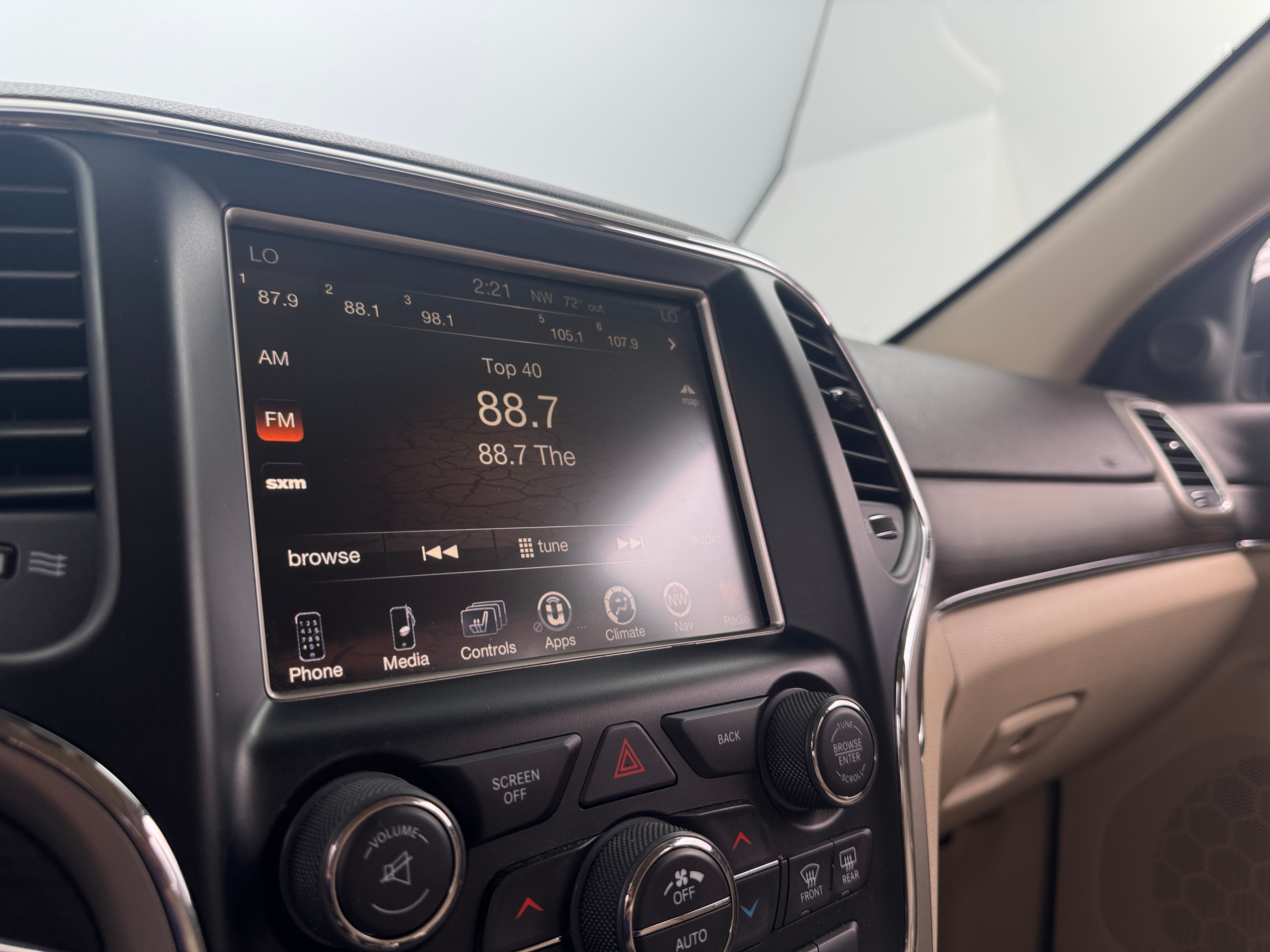 Thumbnail: 2016 Jeep Grand Cherokee - 3