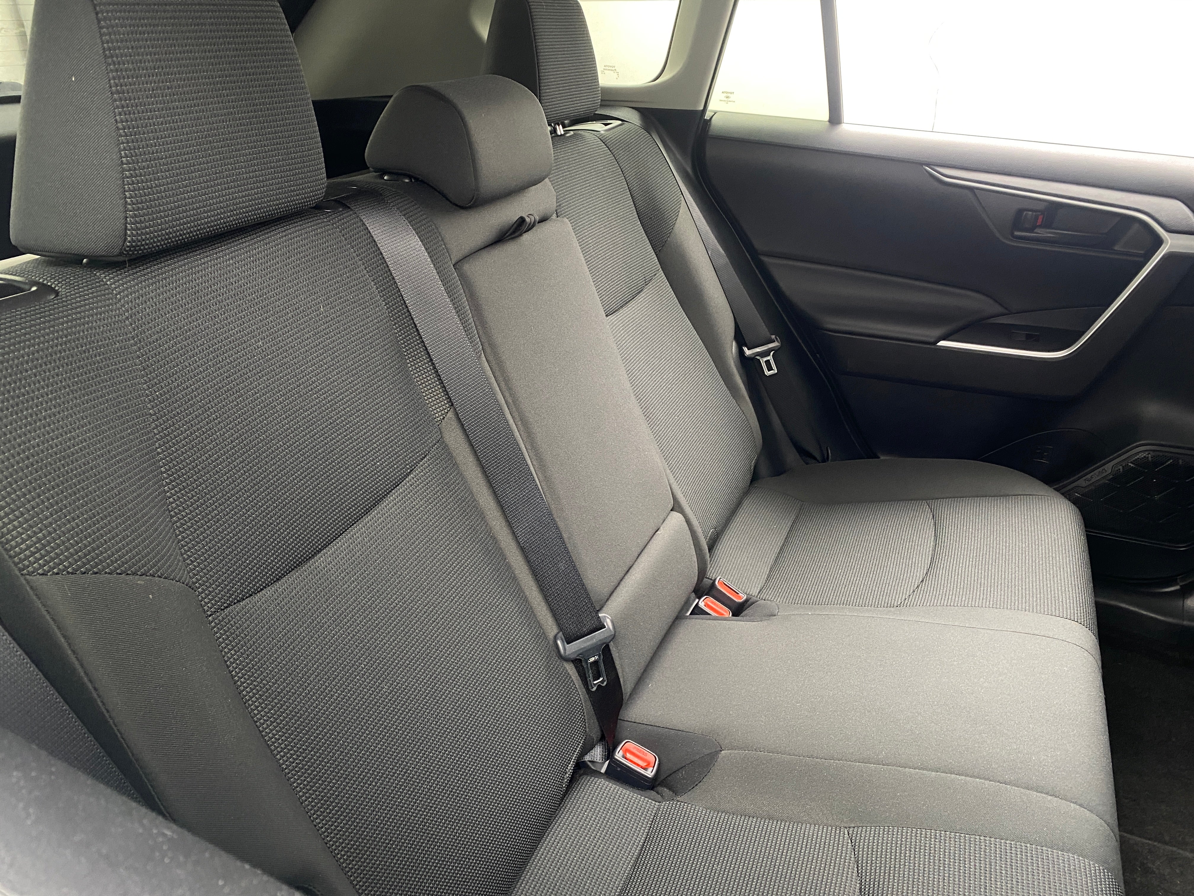 2020 Toyota RAV4 LE 6