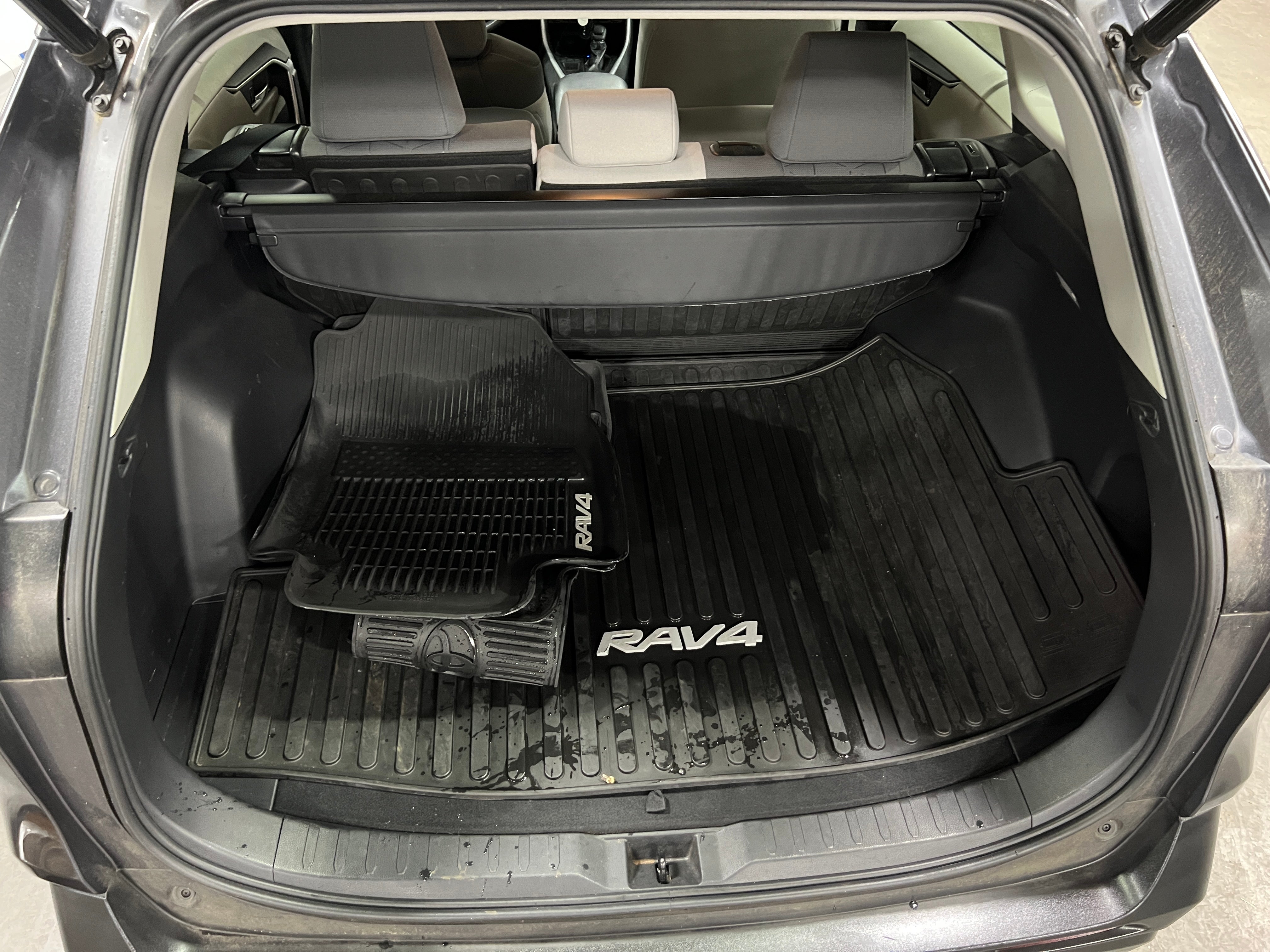 2020 Toyota RAV4 XLE 7