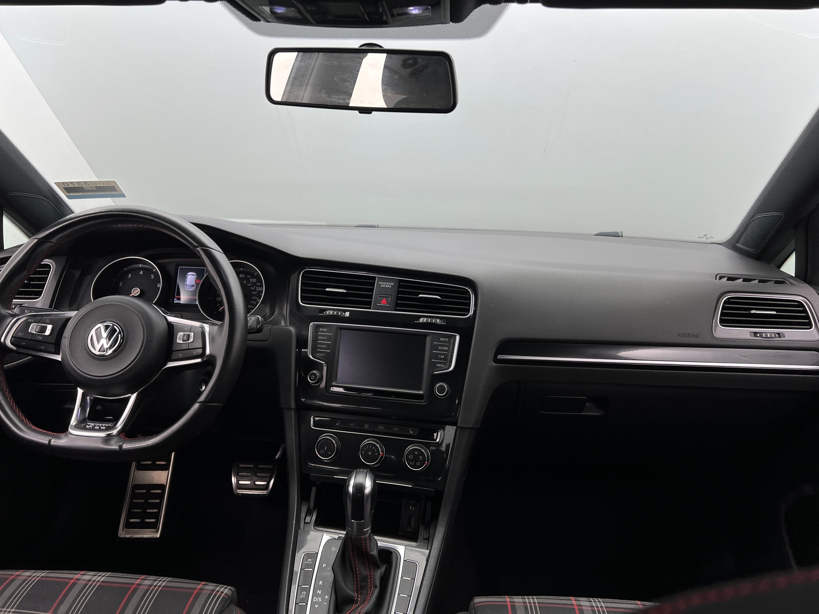 Thumbnail: 2017 Volkswagen Golf - 3