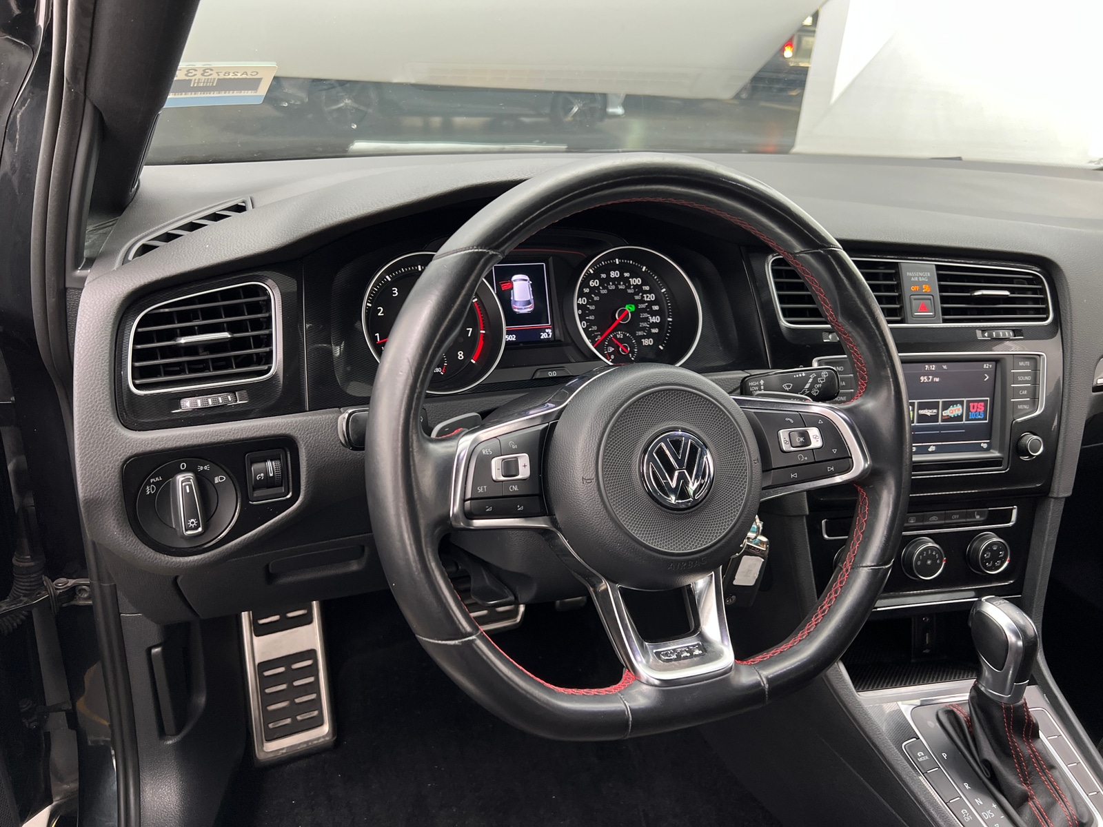 Thumbnail: 2017 Volkswagen Golf - 5