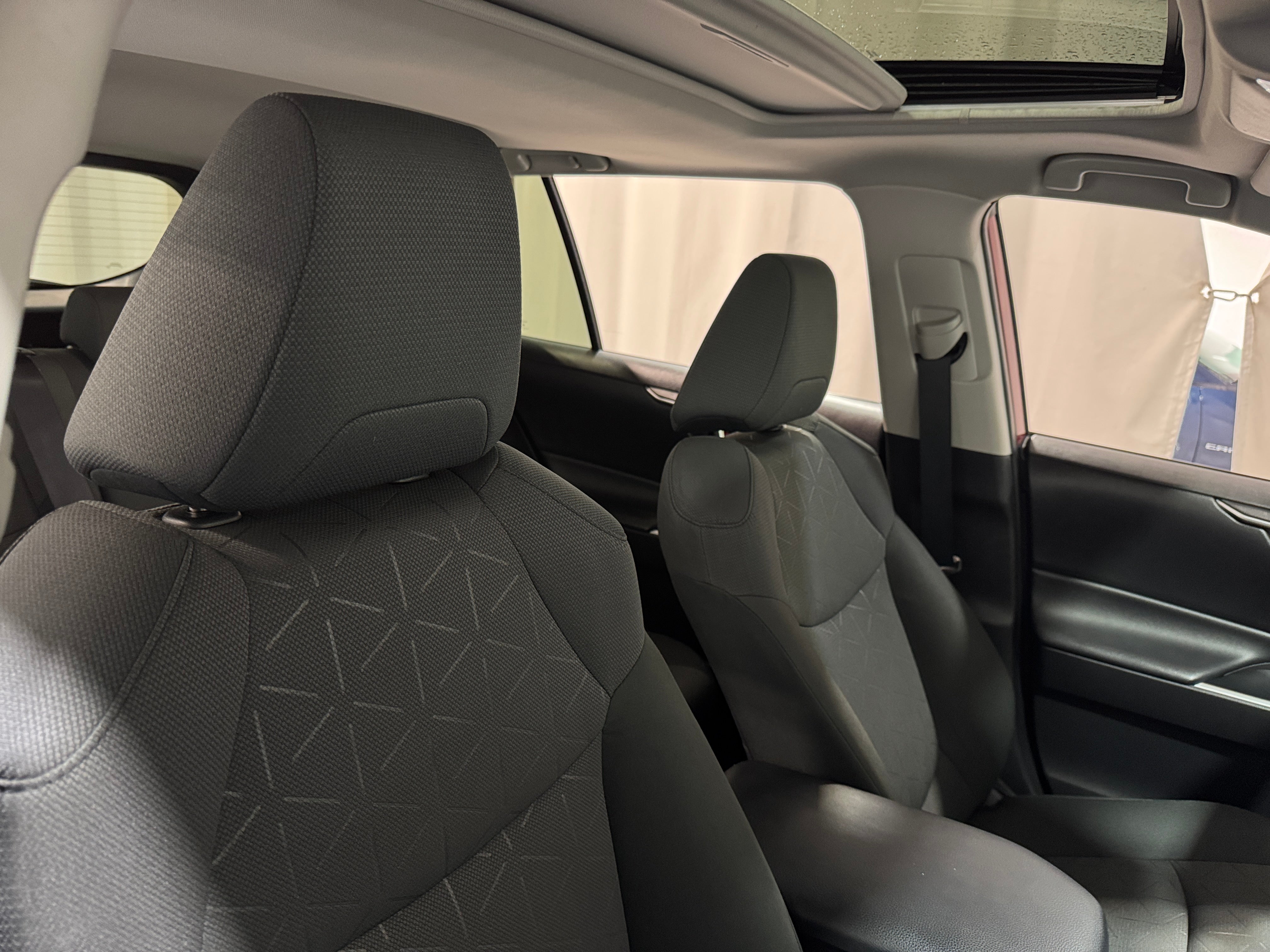 2022 Toyota RAV4 XLE 2
