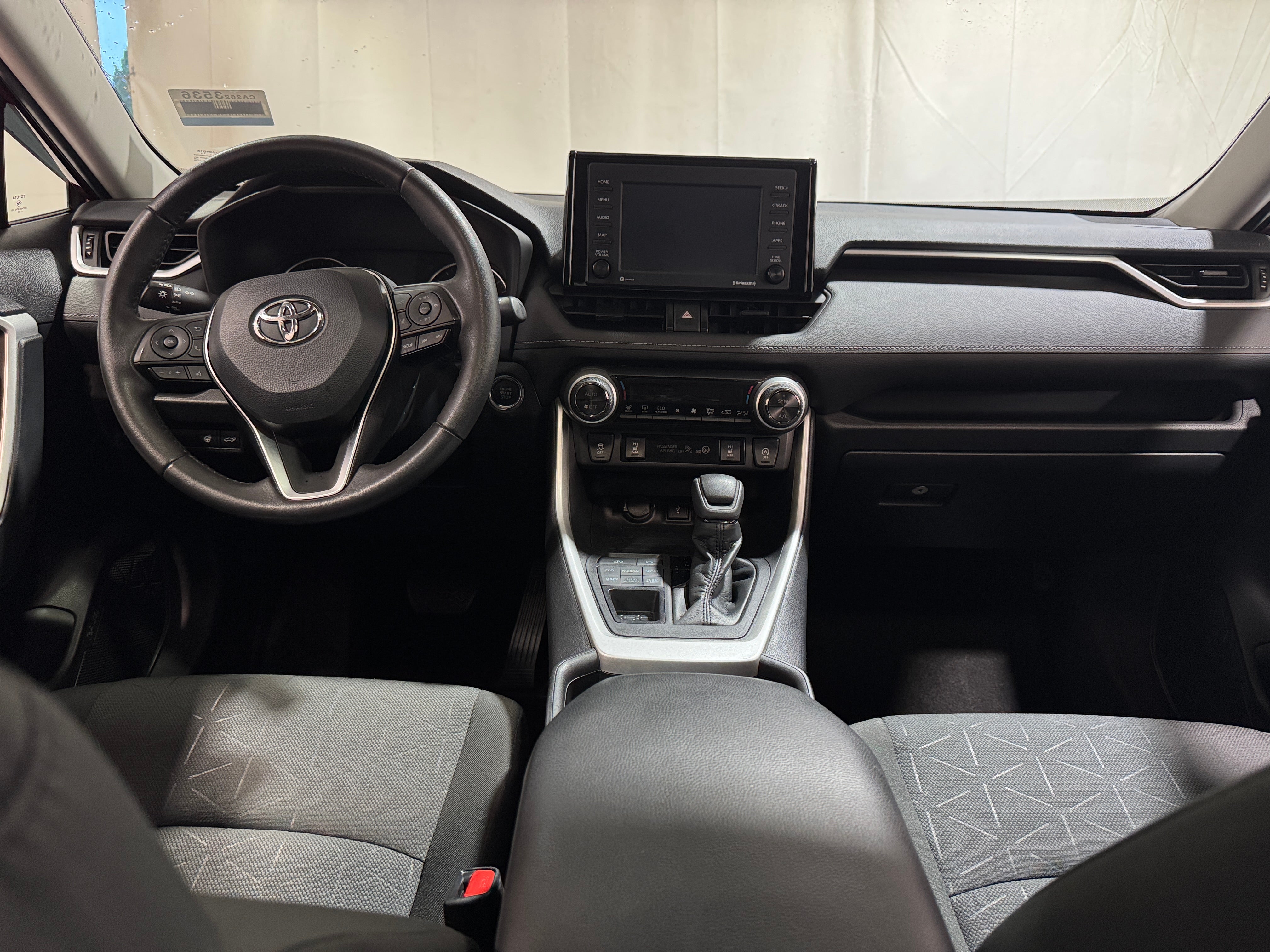2022 Toyota RAV4 XLE 3