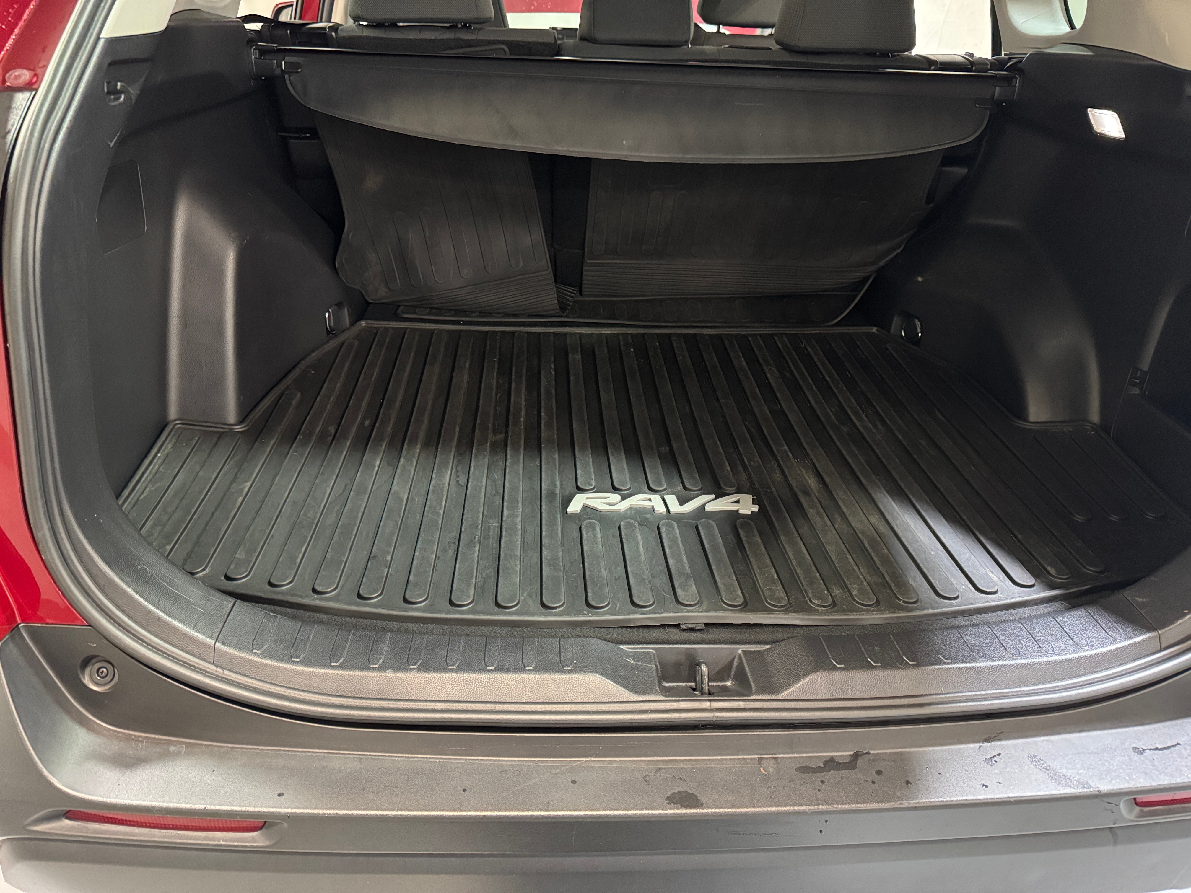2022 Toyota RAV4 XLE 7