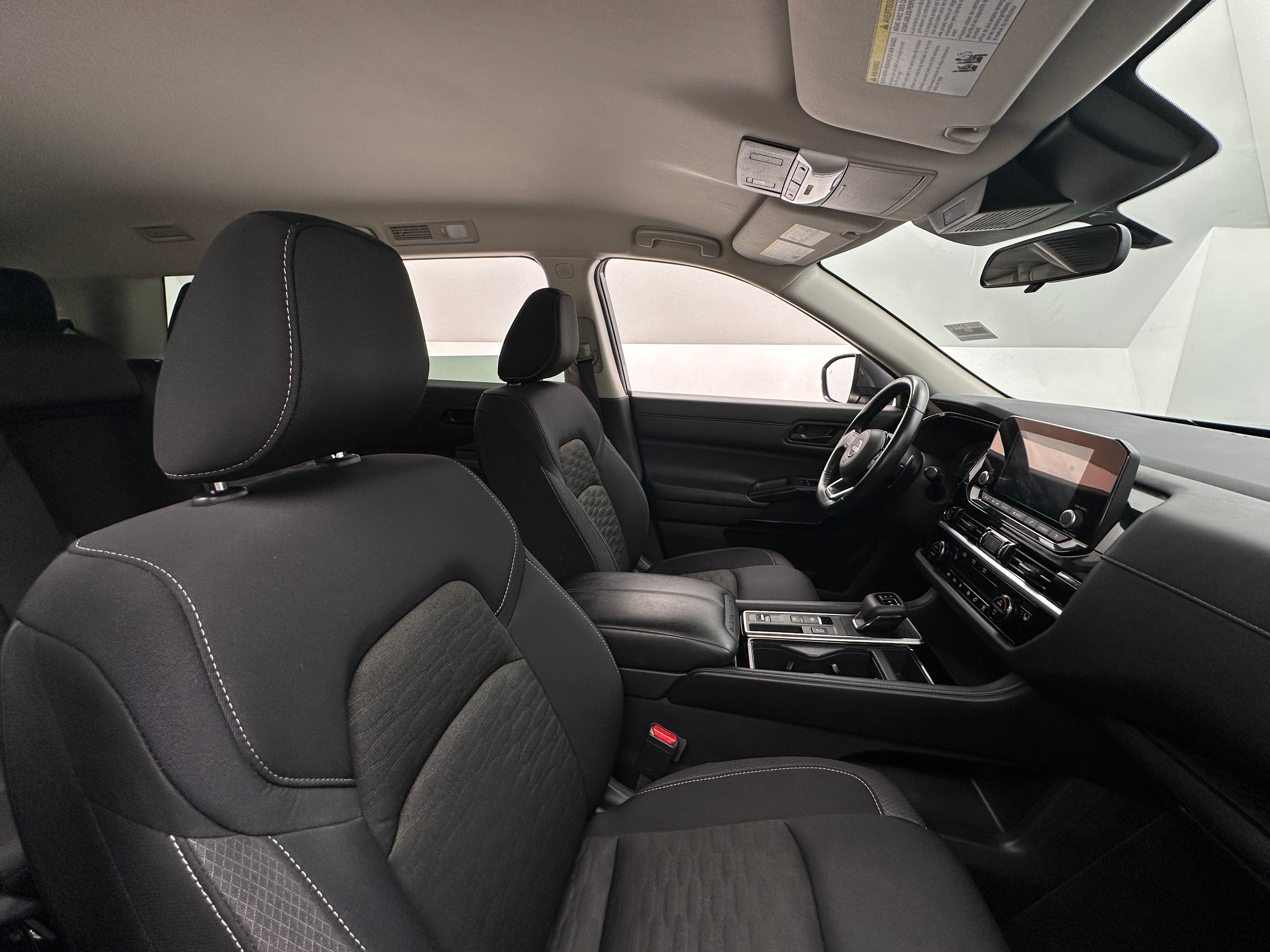 2023 Nissan Pathfinder SV 2