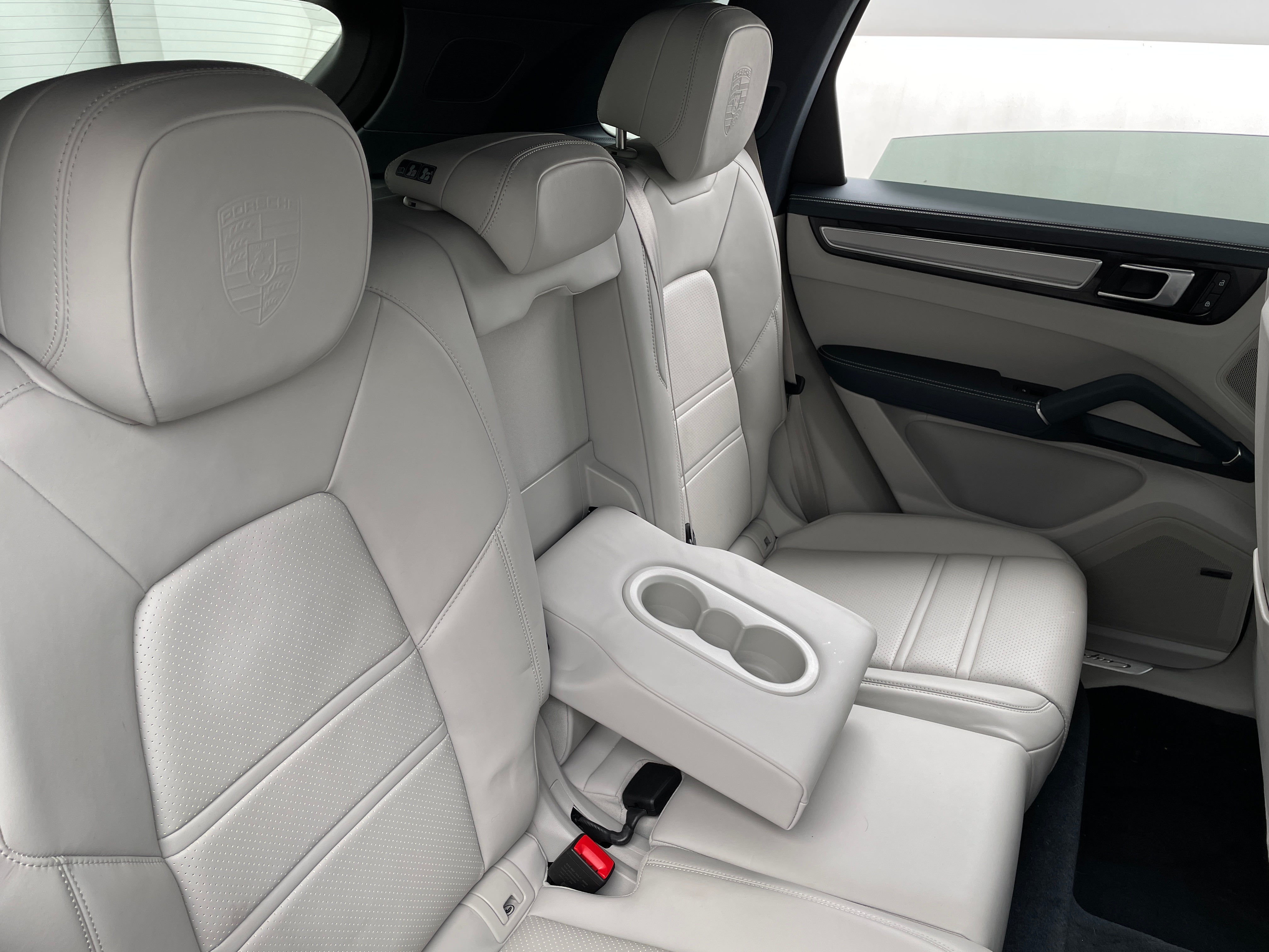 2023 Porsche Cayenne Platinum Edition 5