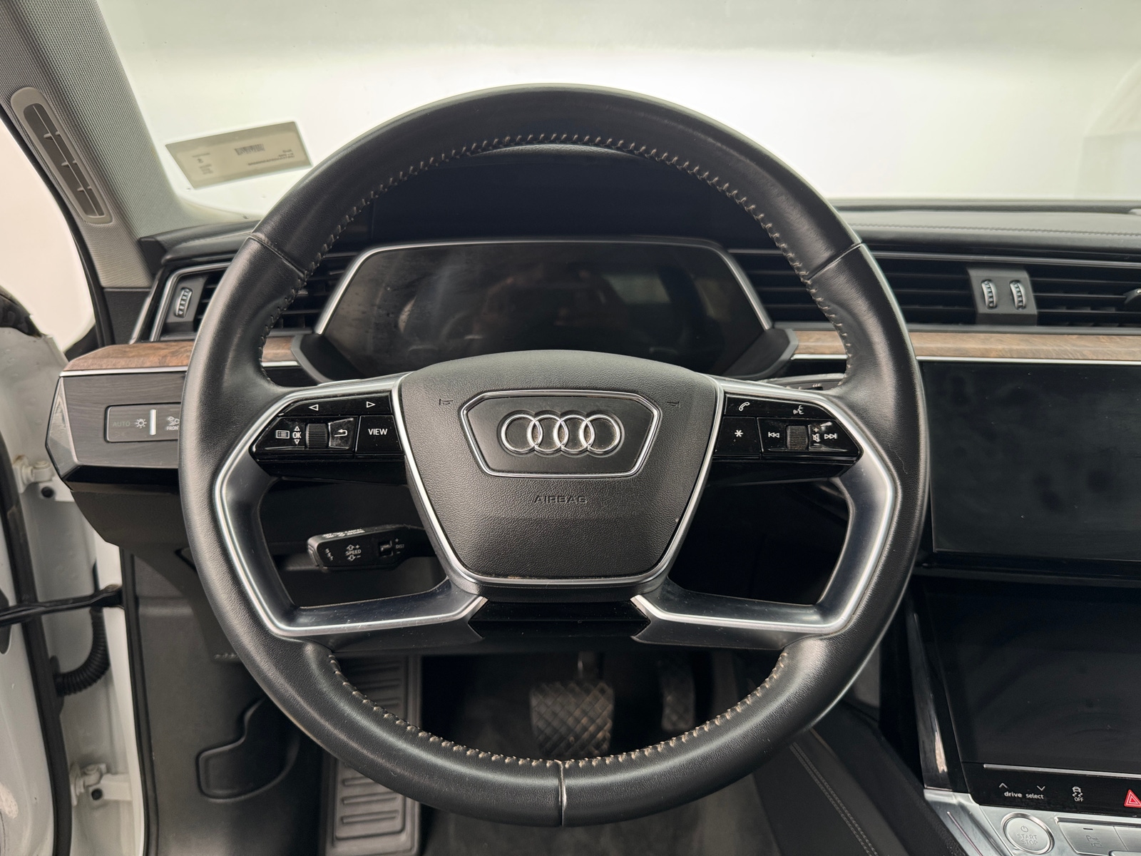 Thumbnail: 2019 Audi e-tron - 4
