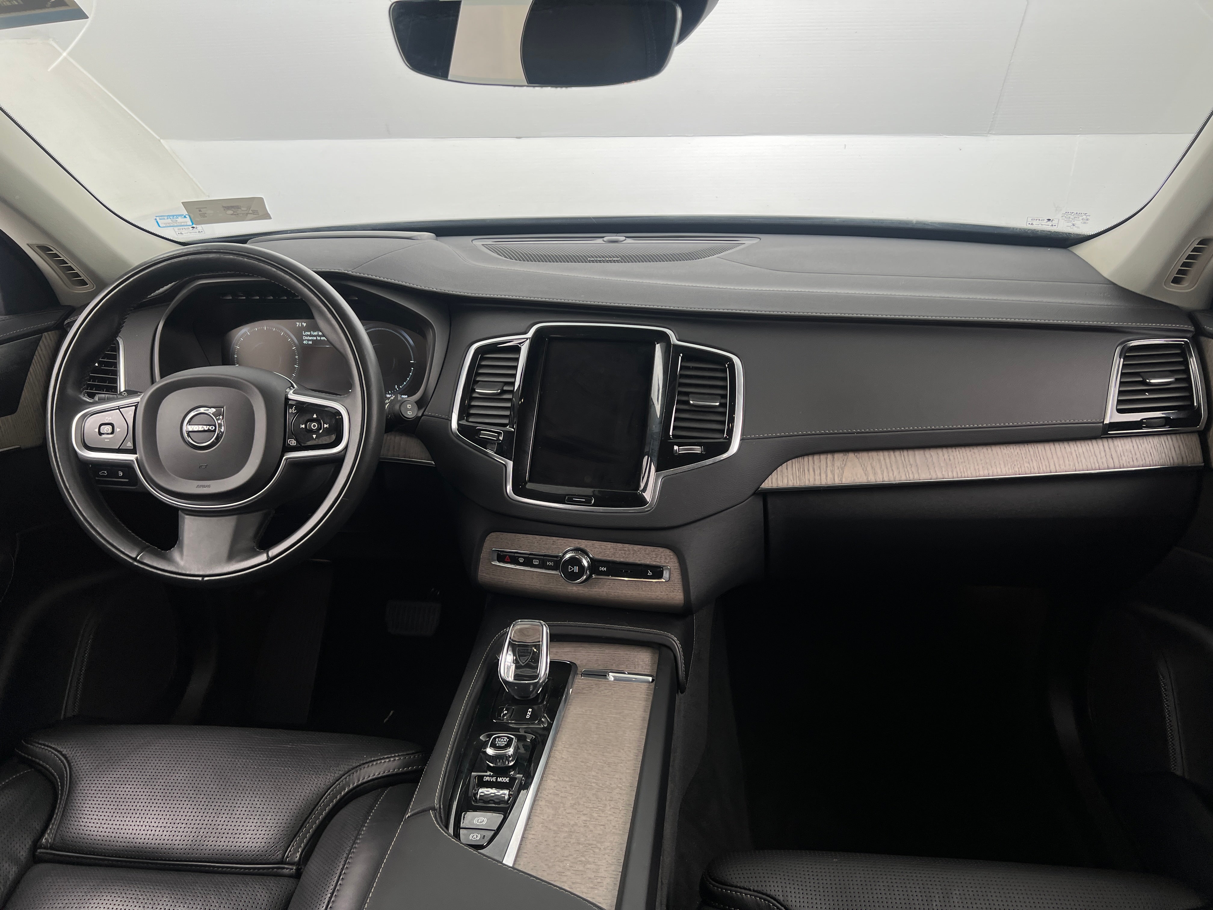 2021 Volvo XC90 T8 Plus 2