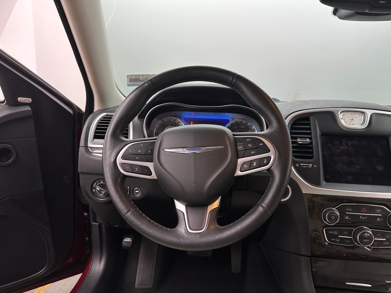 Thumbnail: 2022 Chrysler 300 - 4