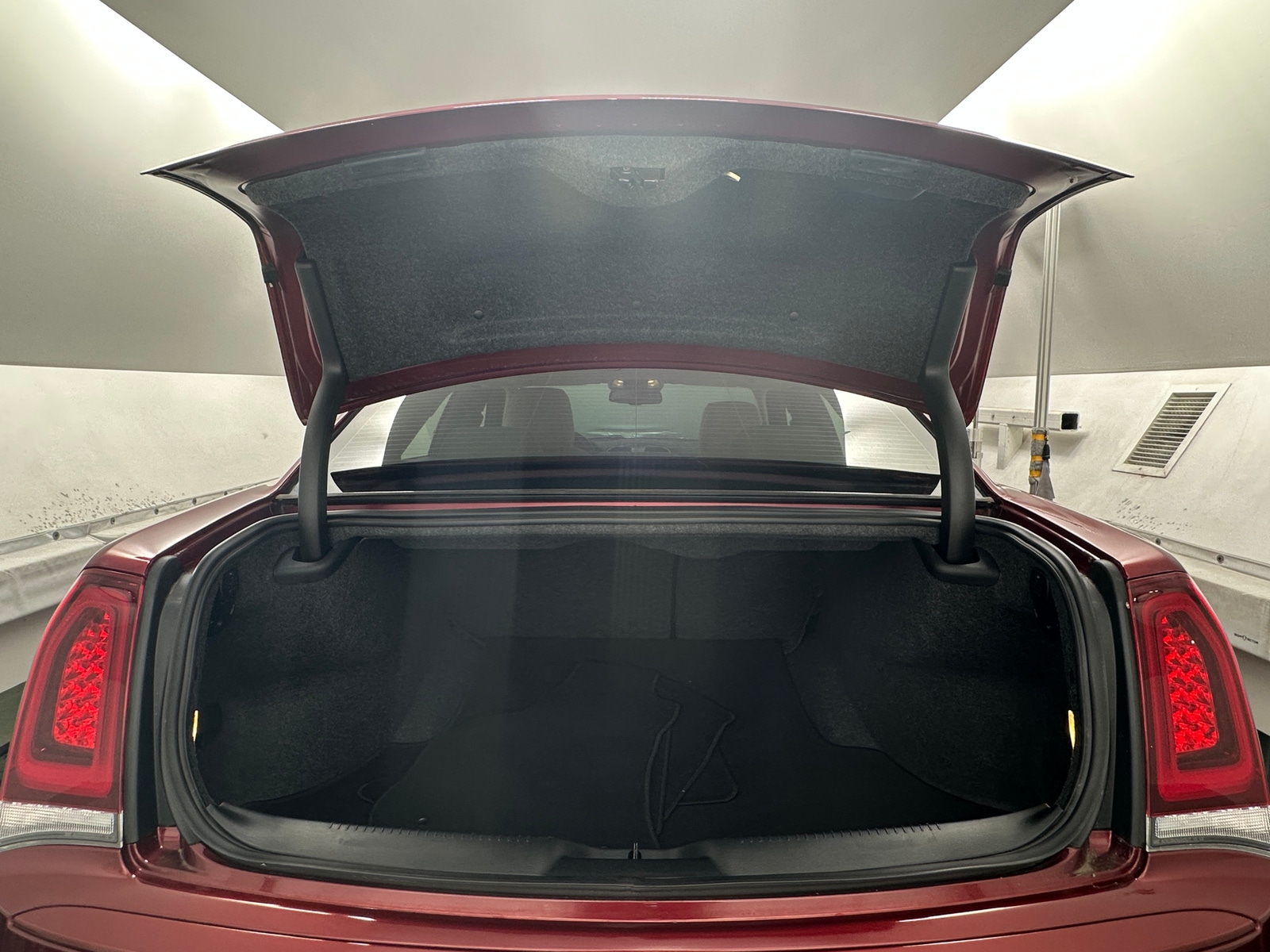 Thumbnail: 2022 Chrysler 300 - 6