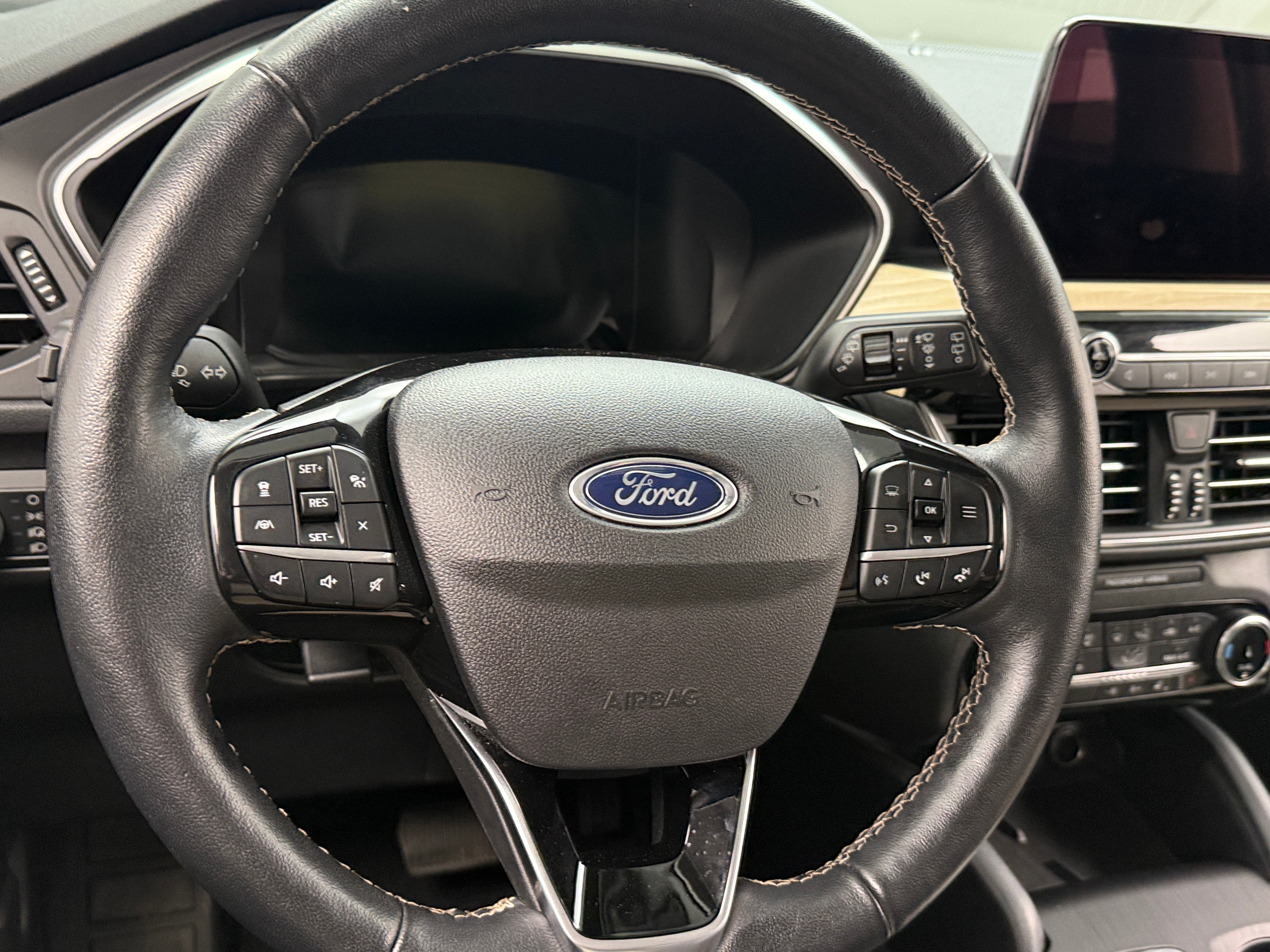 Thumbnail: 2022 Ford Escape - 4
