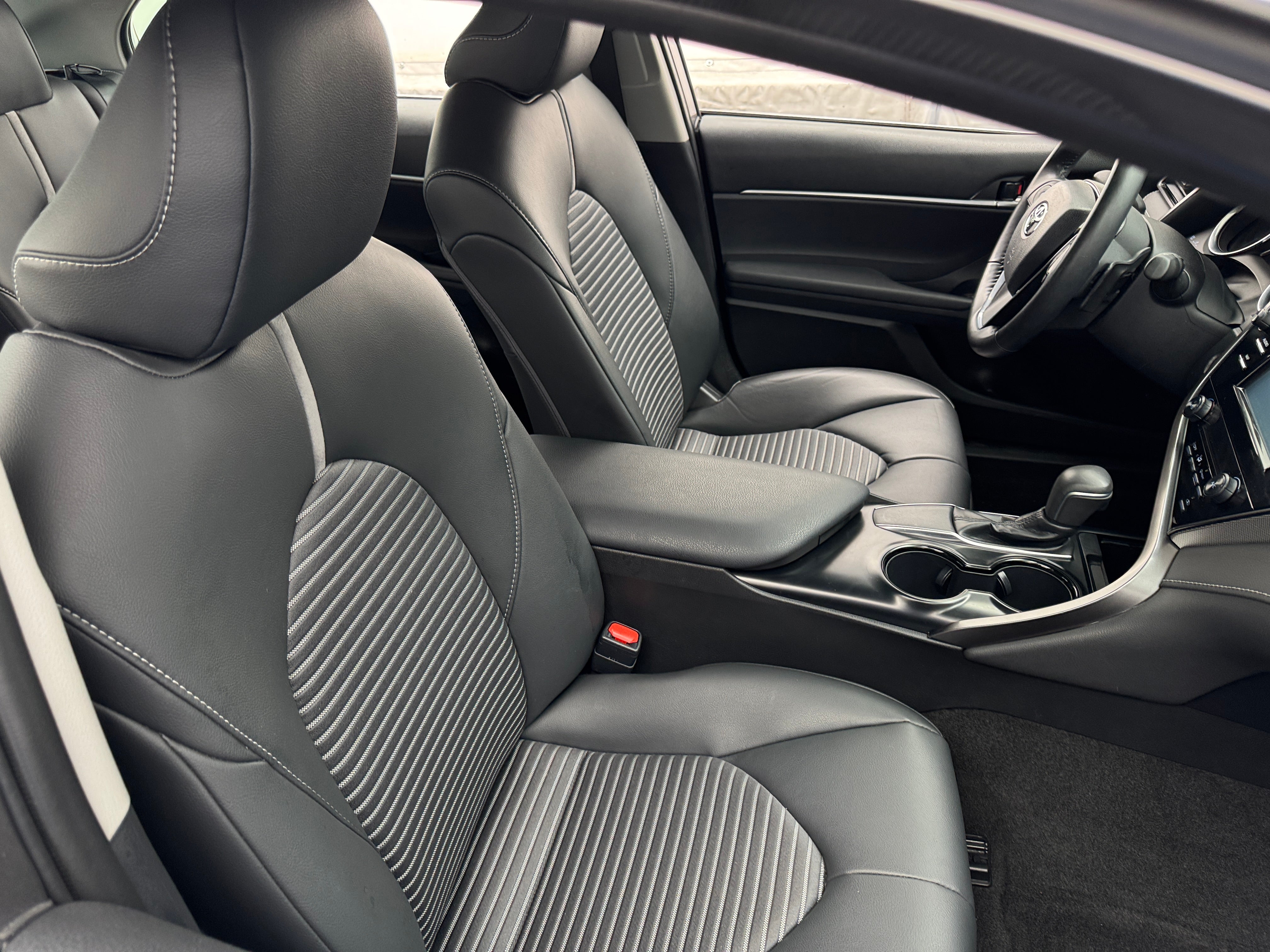 2019 Toyota Camry SE 2