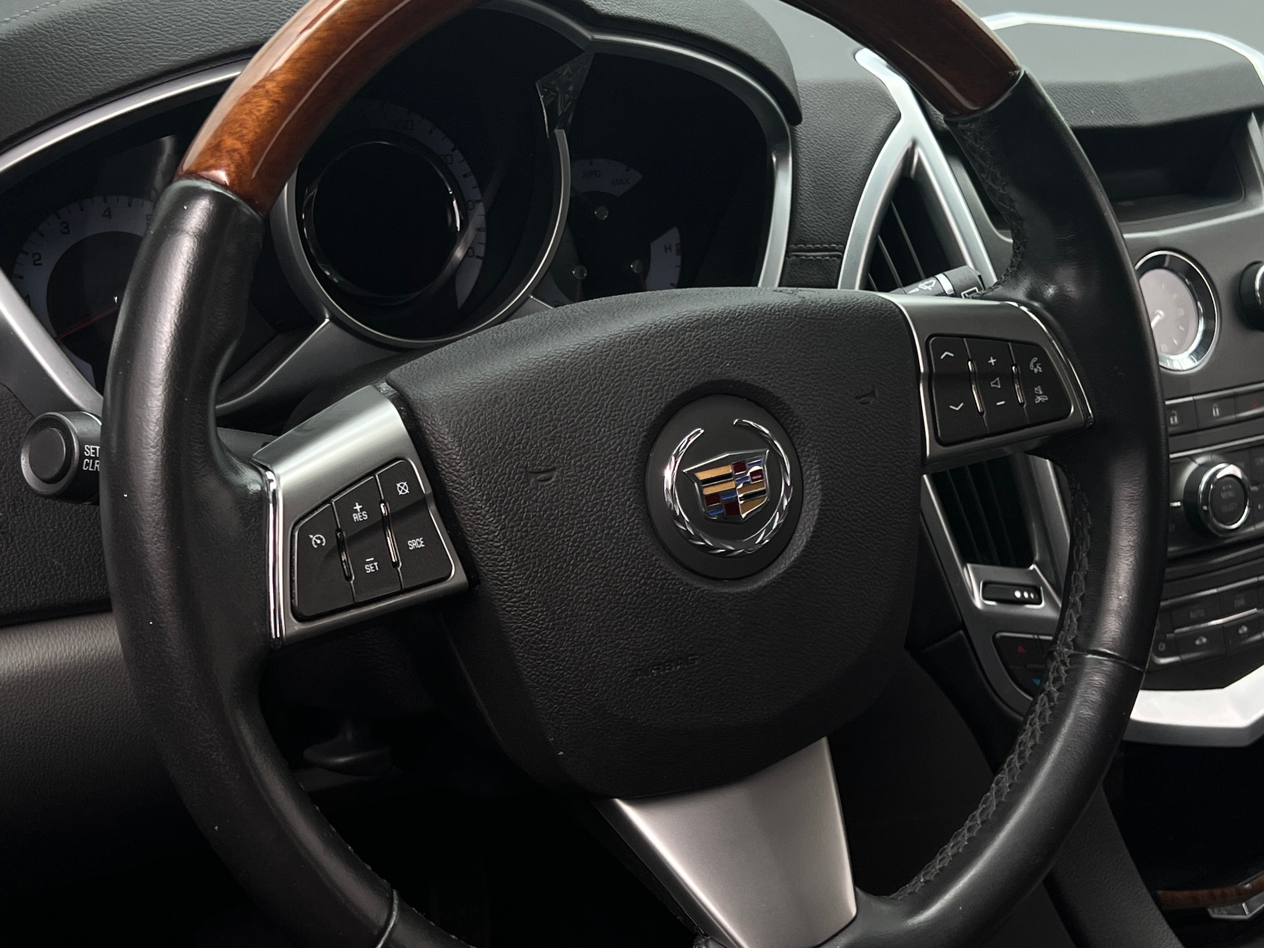 2010 Cadillac SRX Base 4