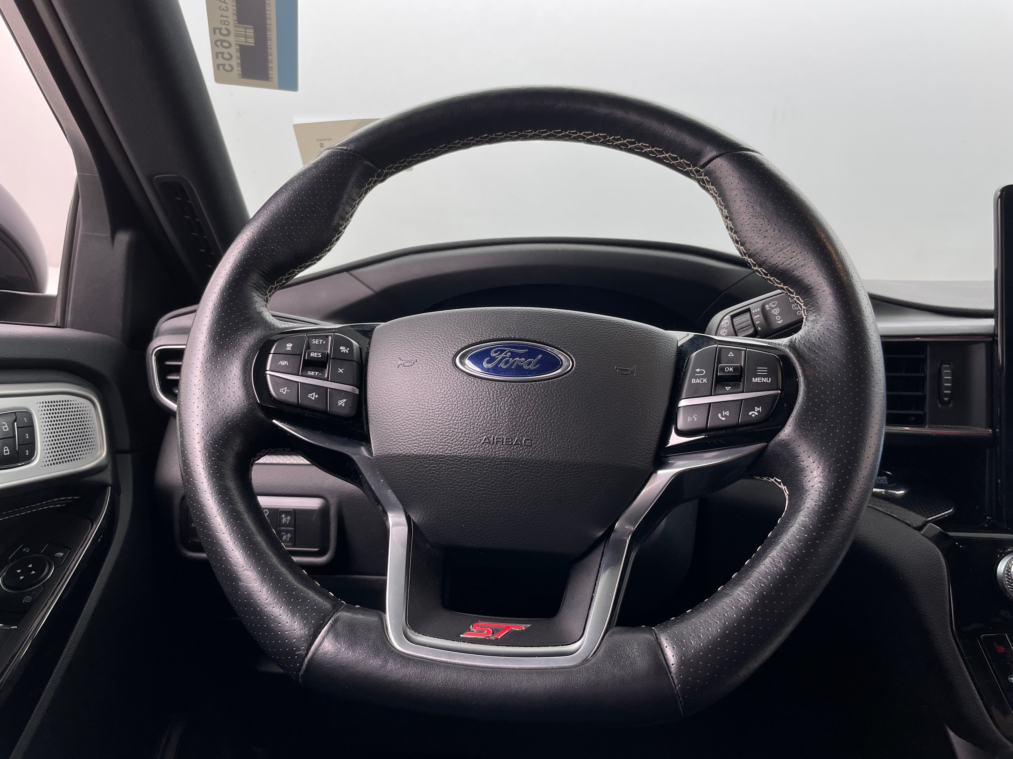 2022 Ford Explorer ST 4