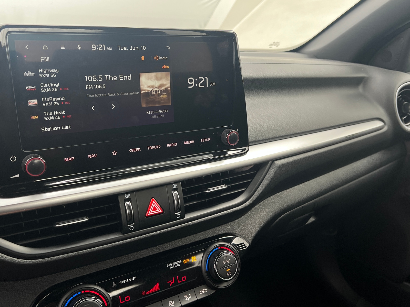 Thumbnail: 2024 Kia Forte - 3