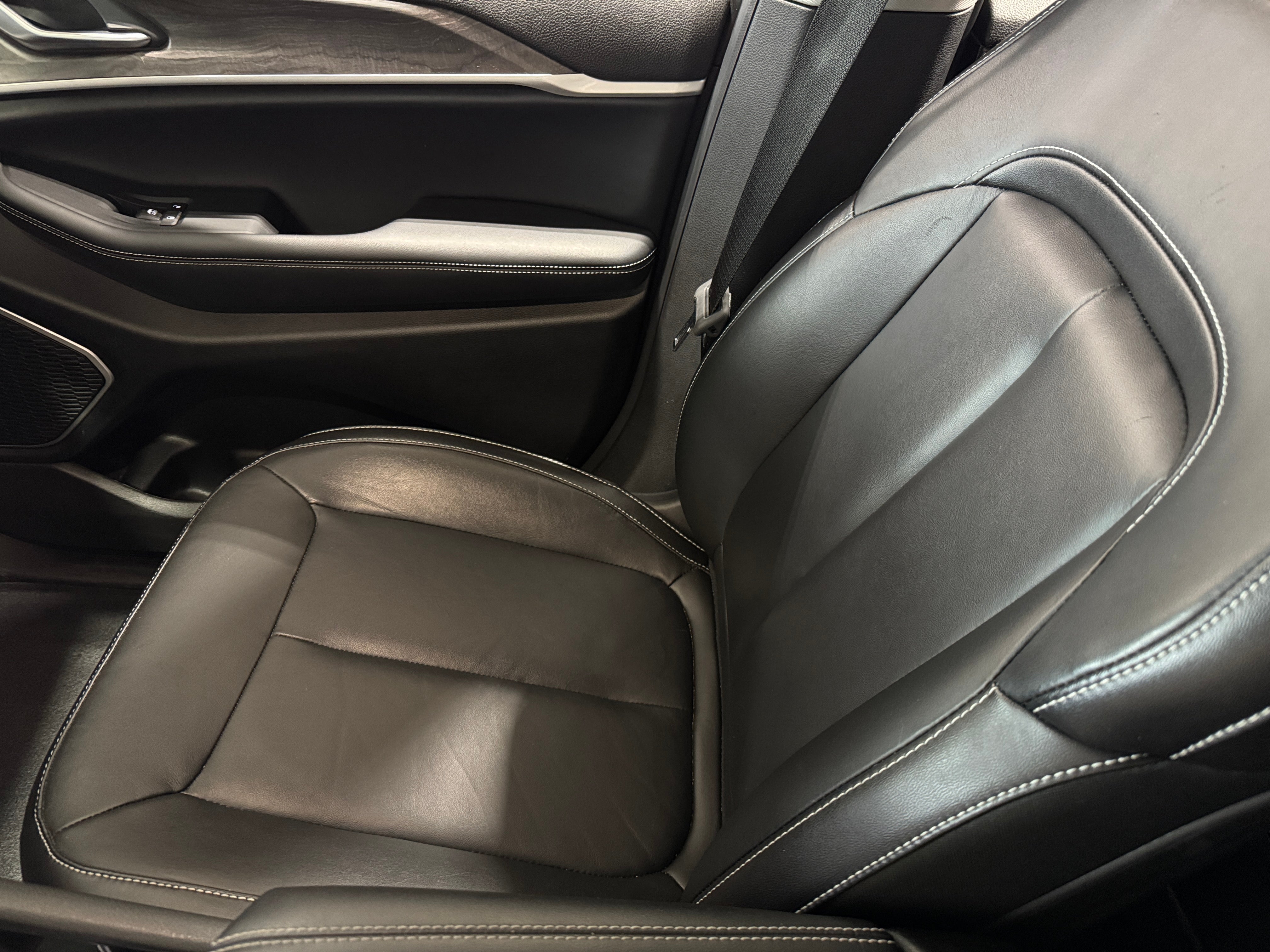 2022 Jeep Grand Cherokee Limited Edition 2
