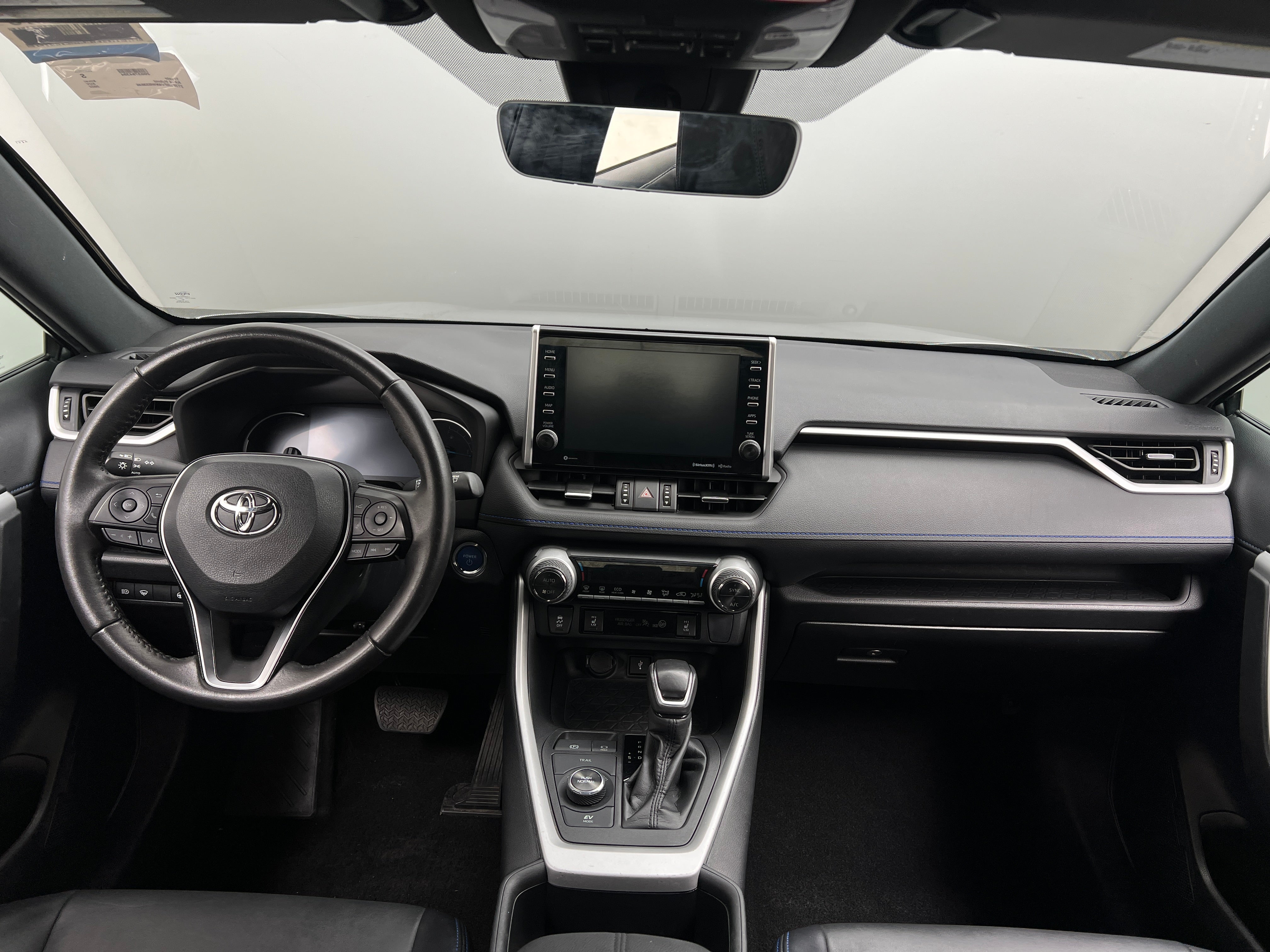 2022 Toyota RAV4 XSE 2