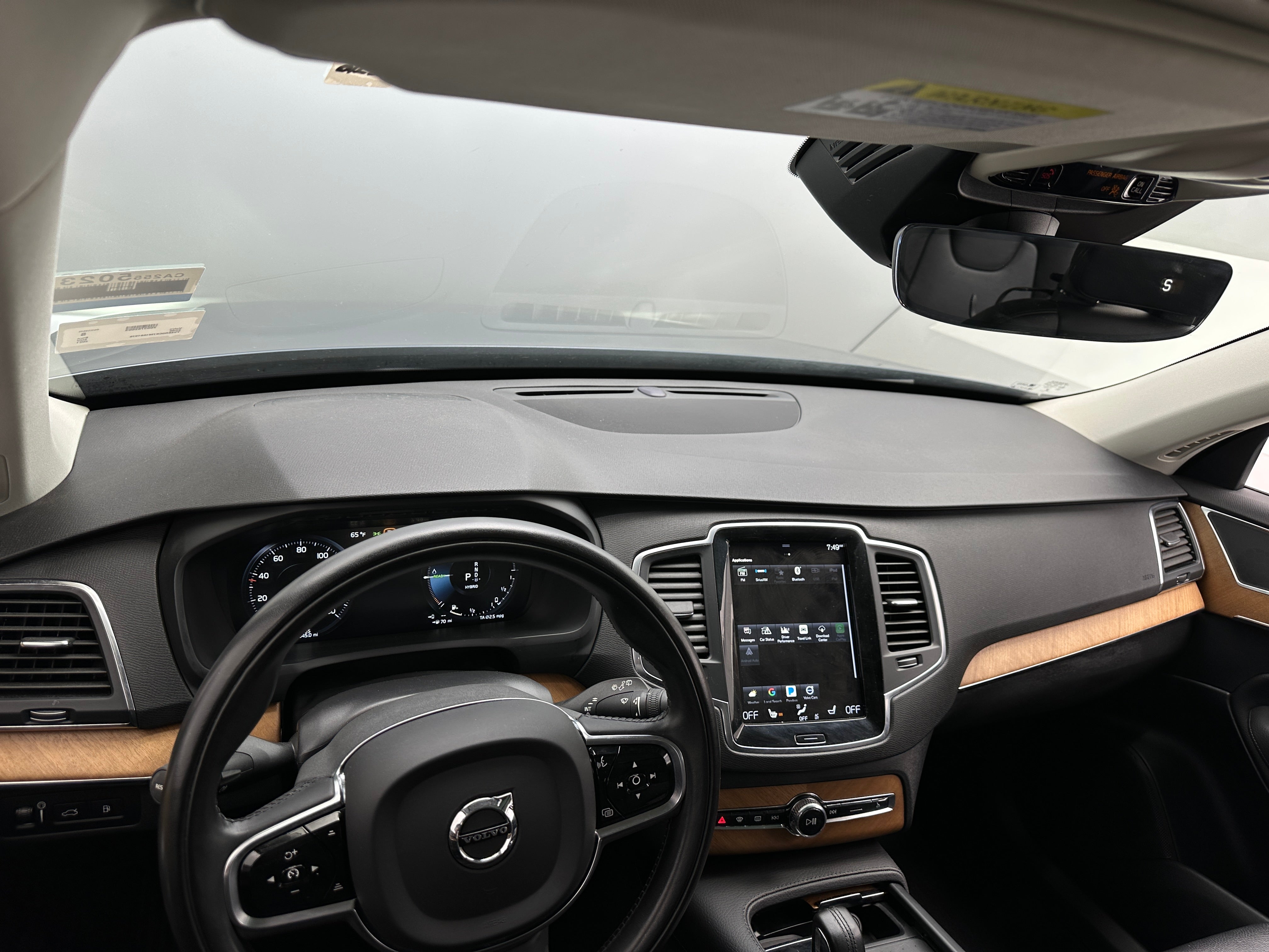 2021 Volvo XC90 T8 Plus 2