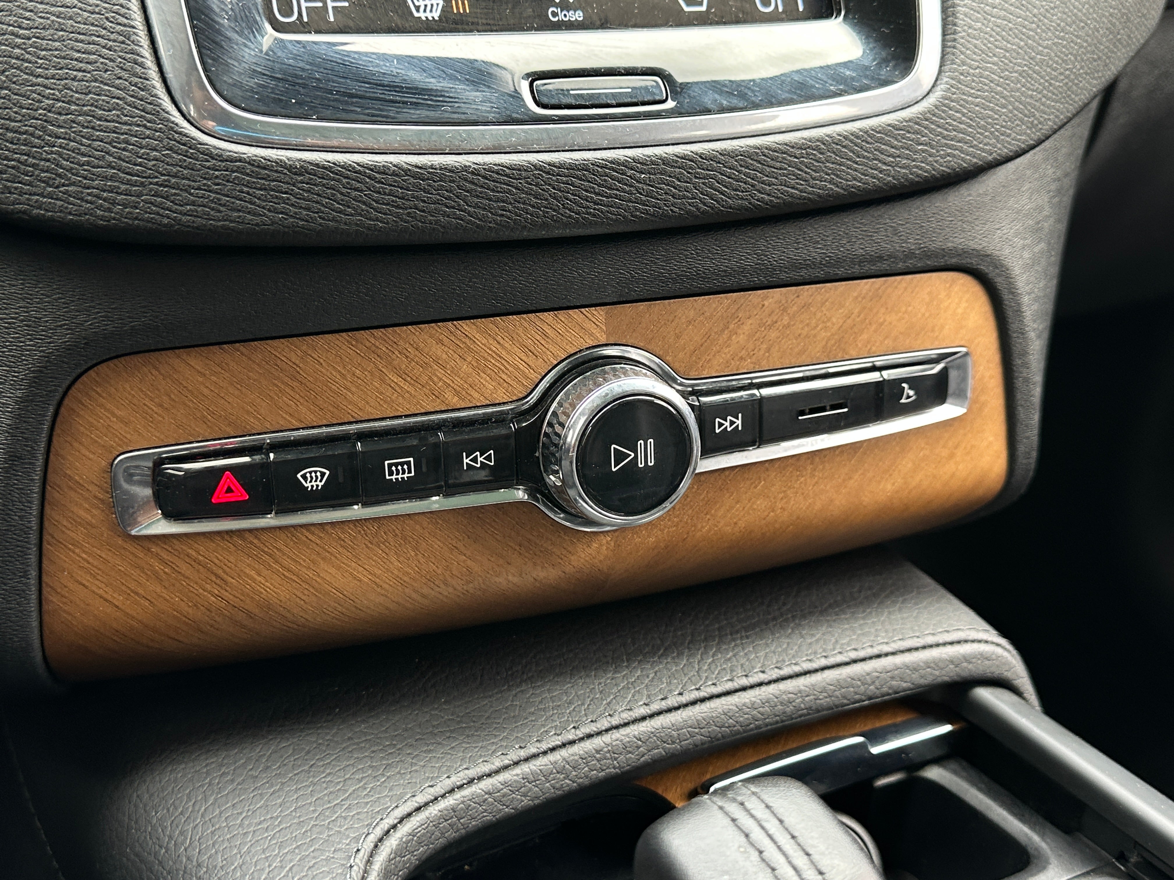2021 Volvo XC90 T8 Plus 3
