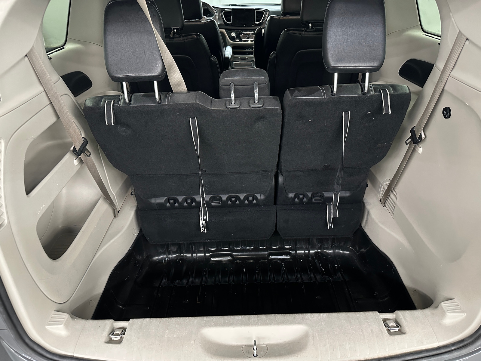 Thumbnail: 2022 Chrysler Pacifica - 6