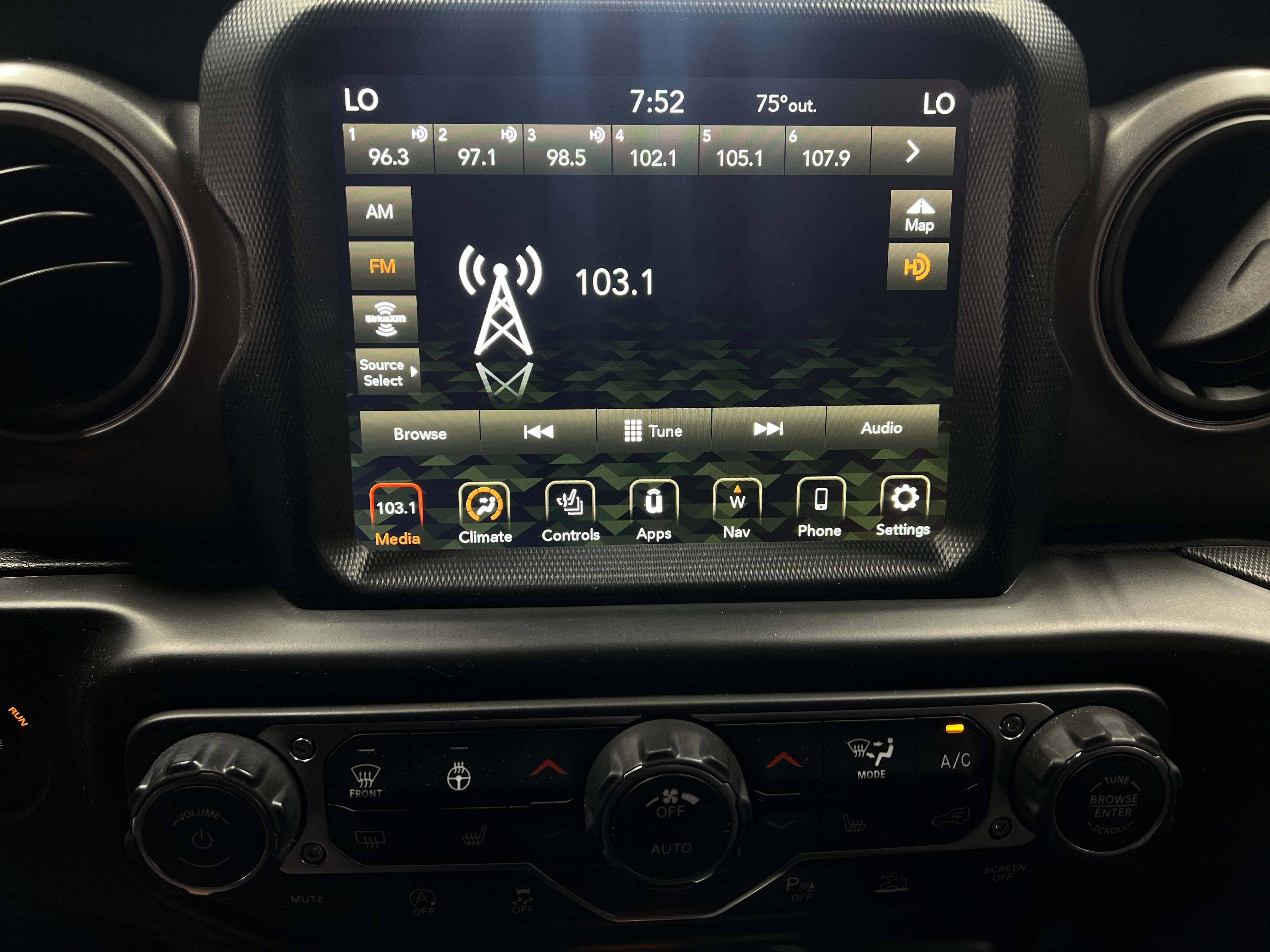2021 Jeep Gladiator Freedom Edition 3