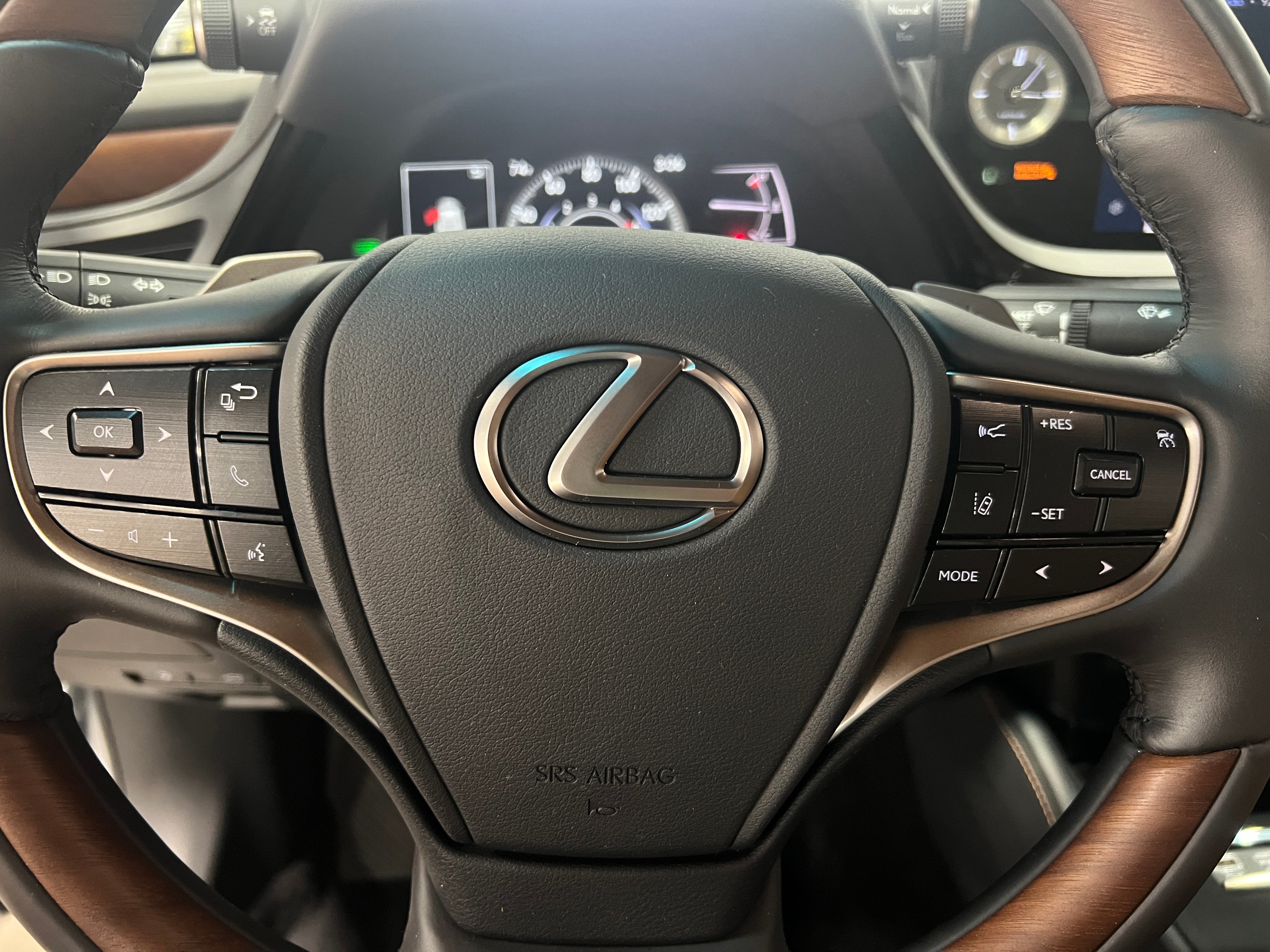 2024 Lexus ES  4