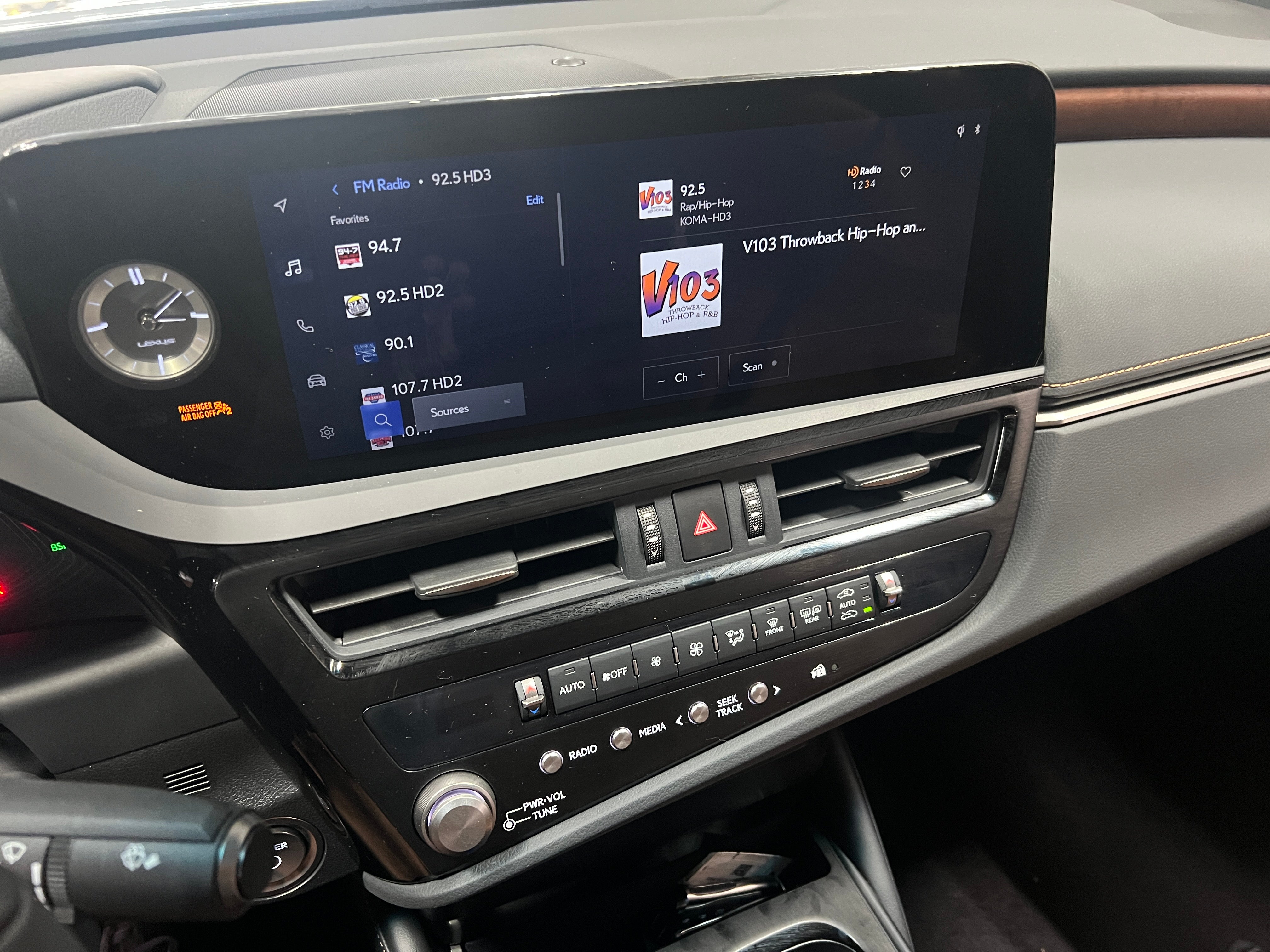 2024 Lexus ES  3