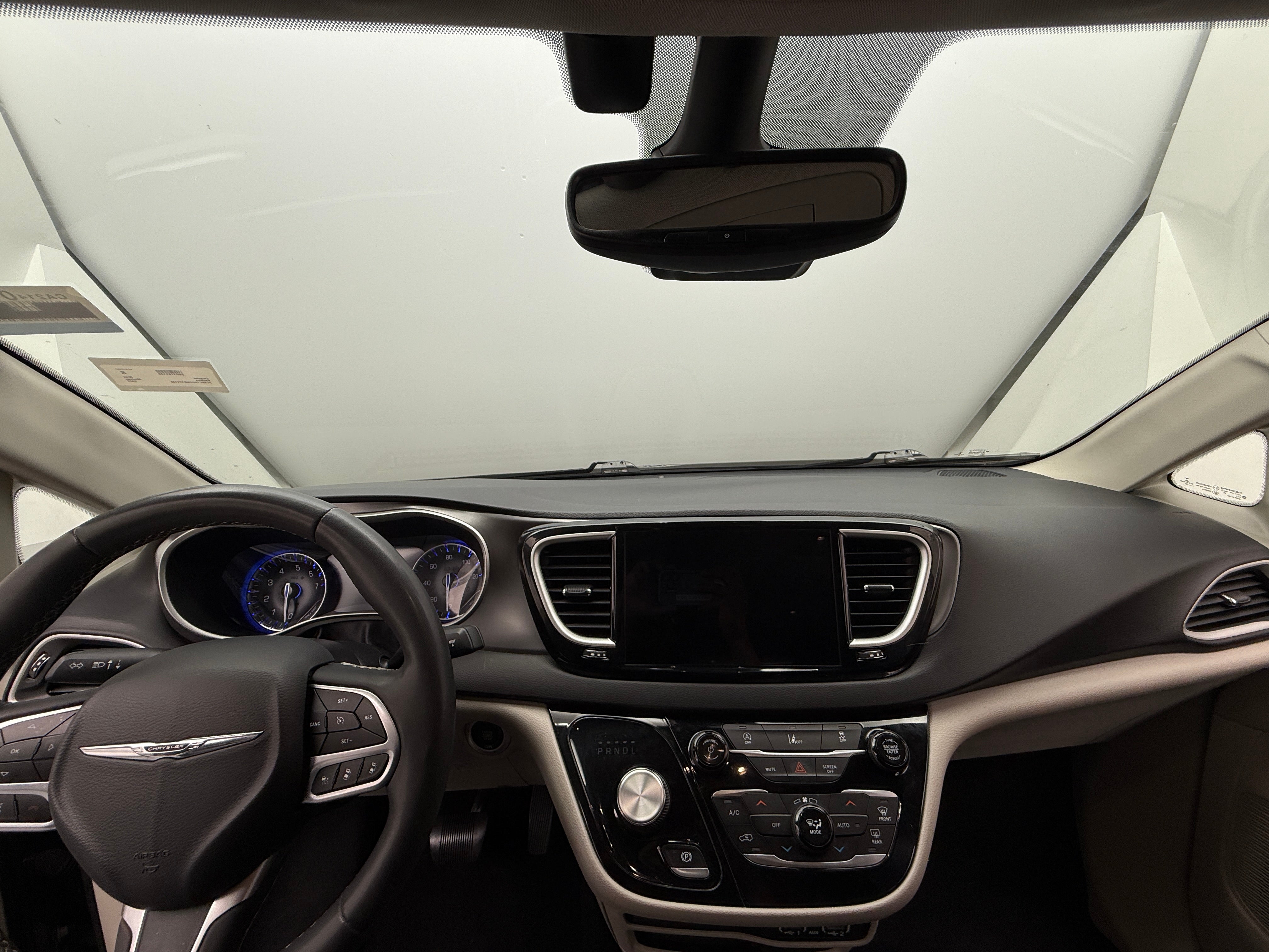 2022 Chrysler Pacifica Touring L 2