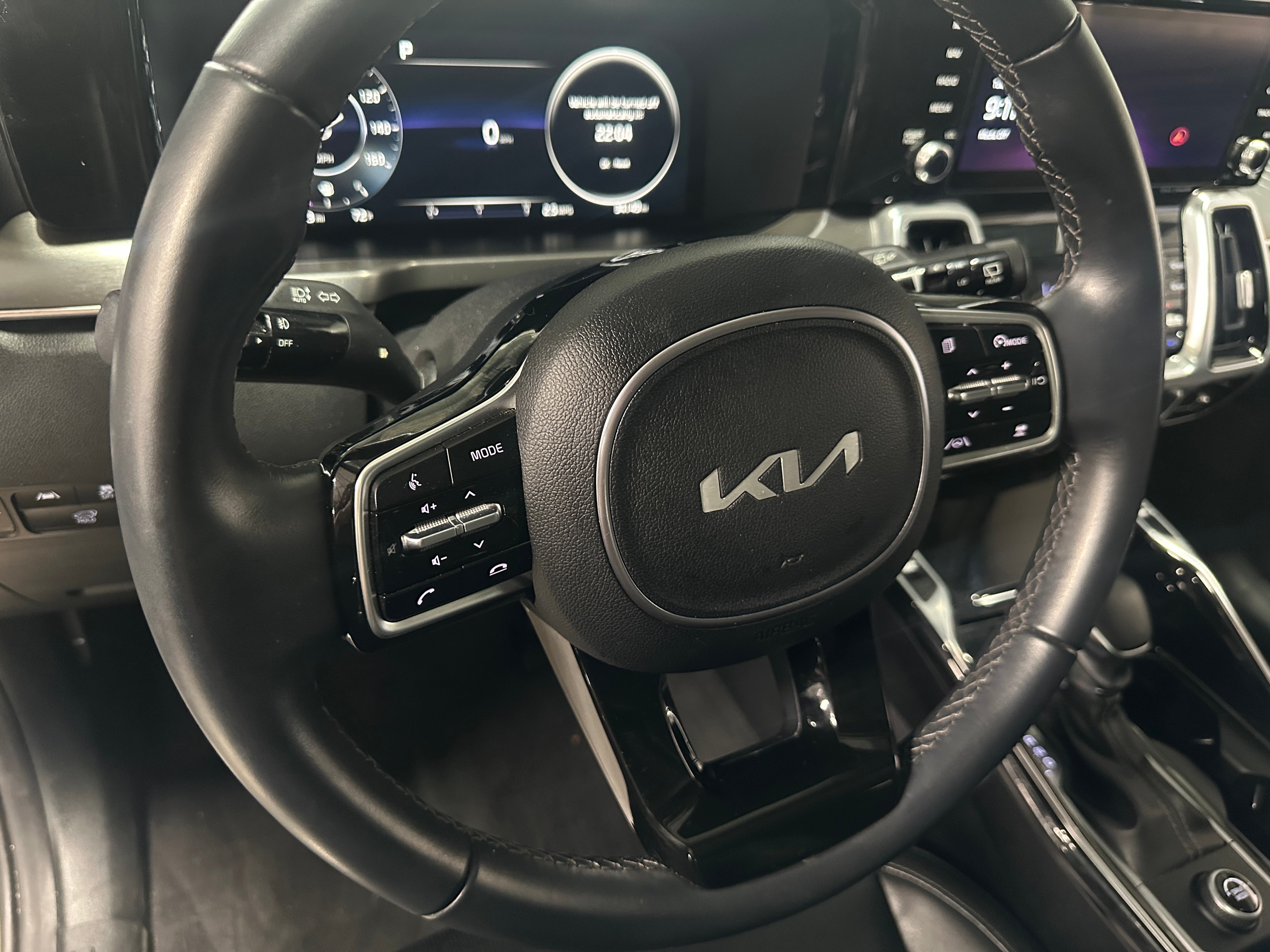 Thumbnail: 2023 Kia Sorento - 4