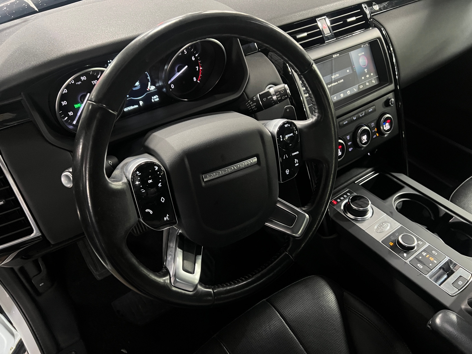 Thumbnail: 2019 Land Rover Discovery - 4