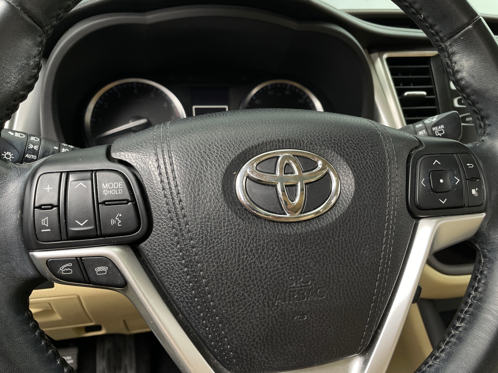 Thumbnail: 2015 Toyota Highlander - 5
