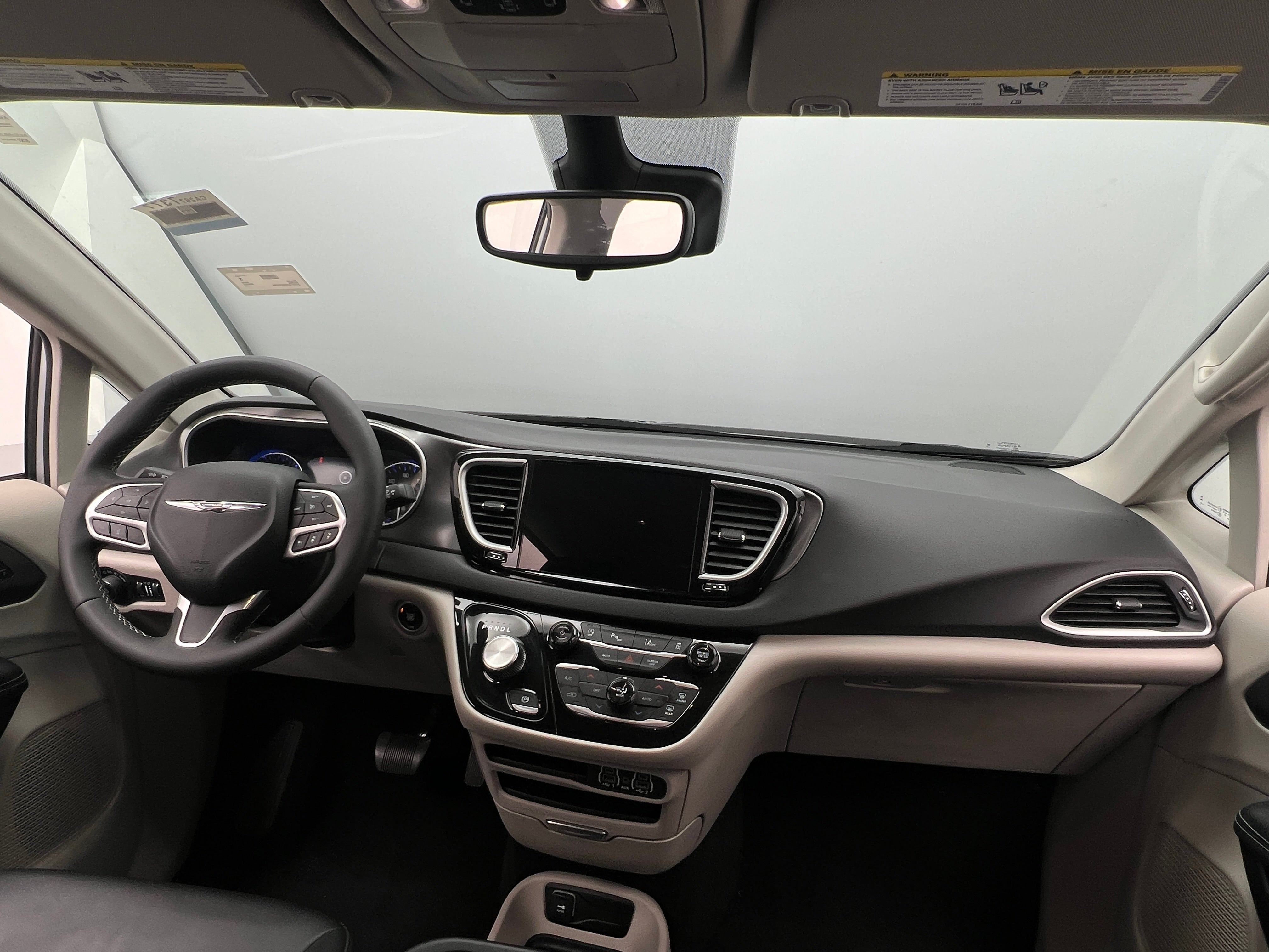 2024 Chrysler Pacifica Touring L 3