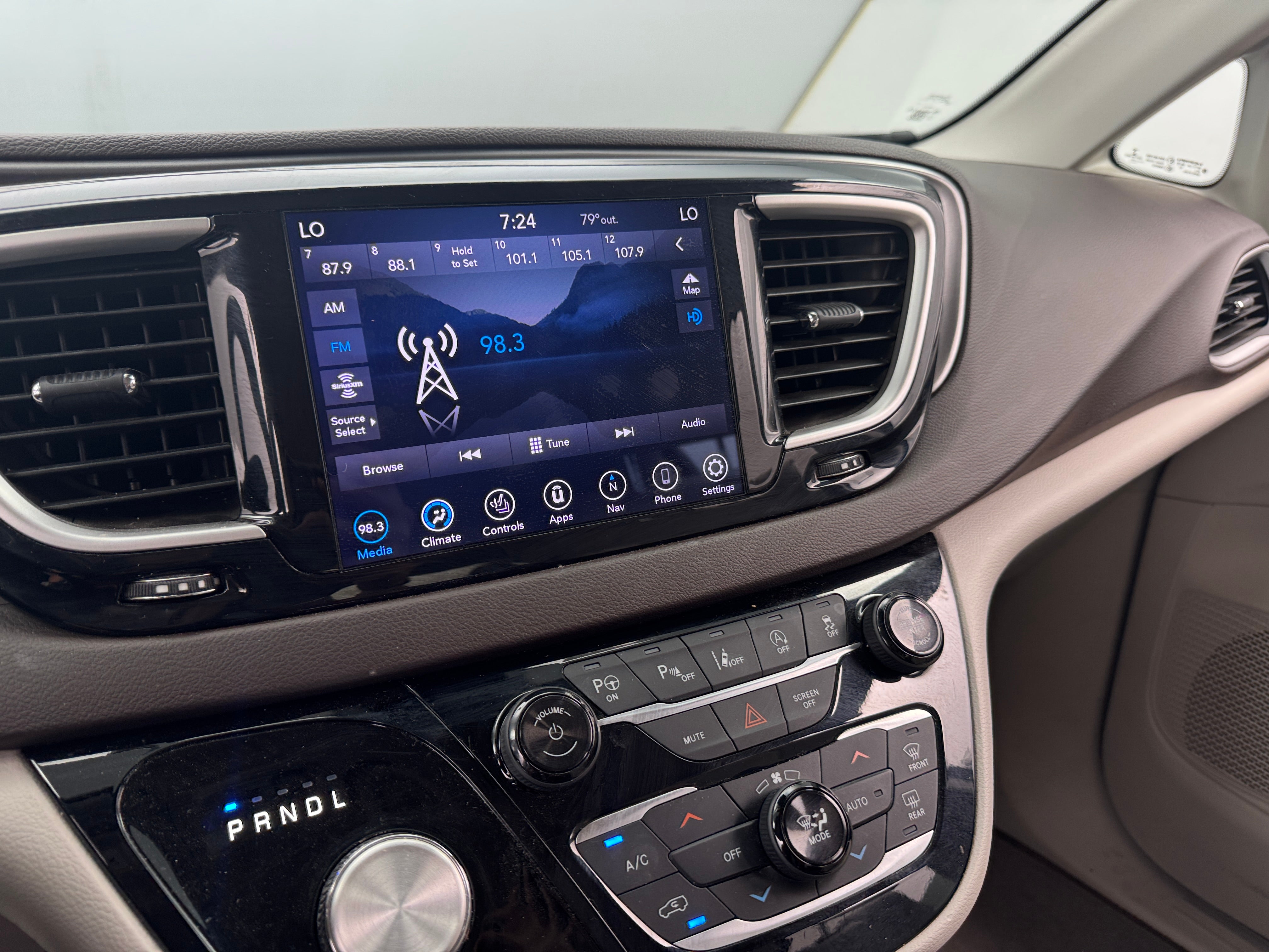 2019 Chrysler Pacifica Touring L 3