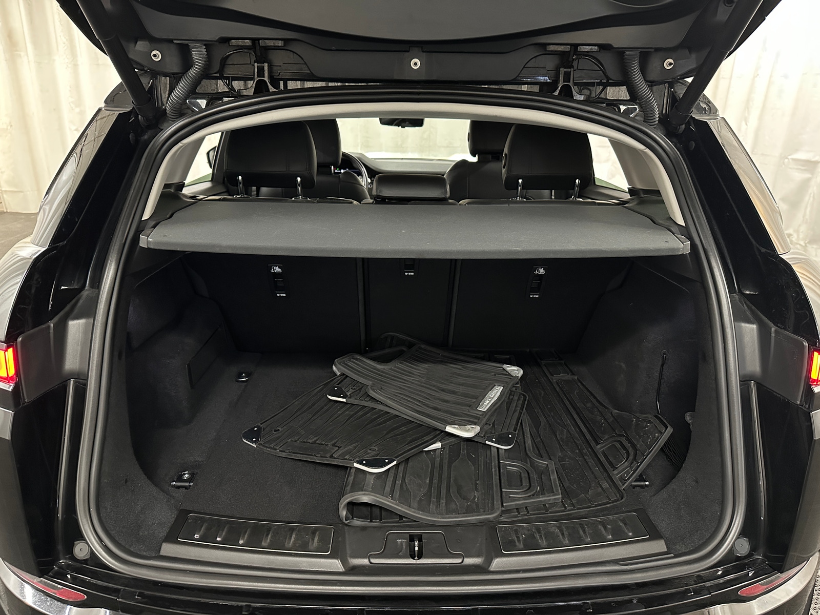 Thumbnail: 2020 Land Rover Range Rover Evoque - 6