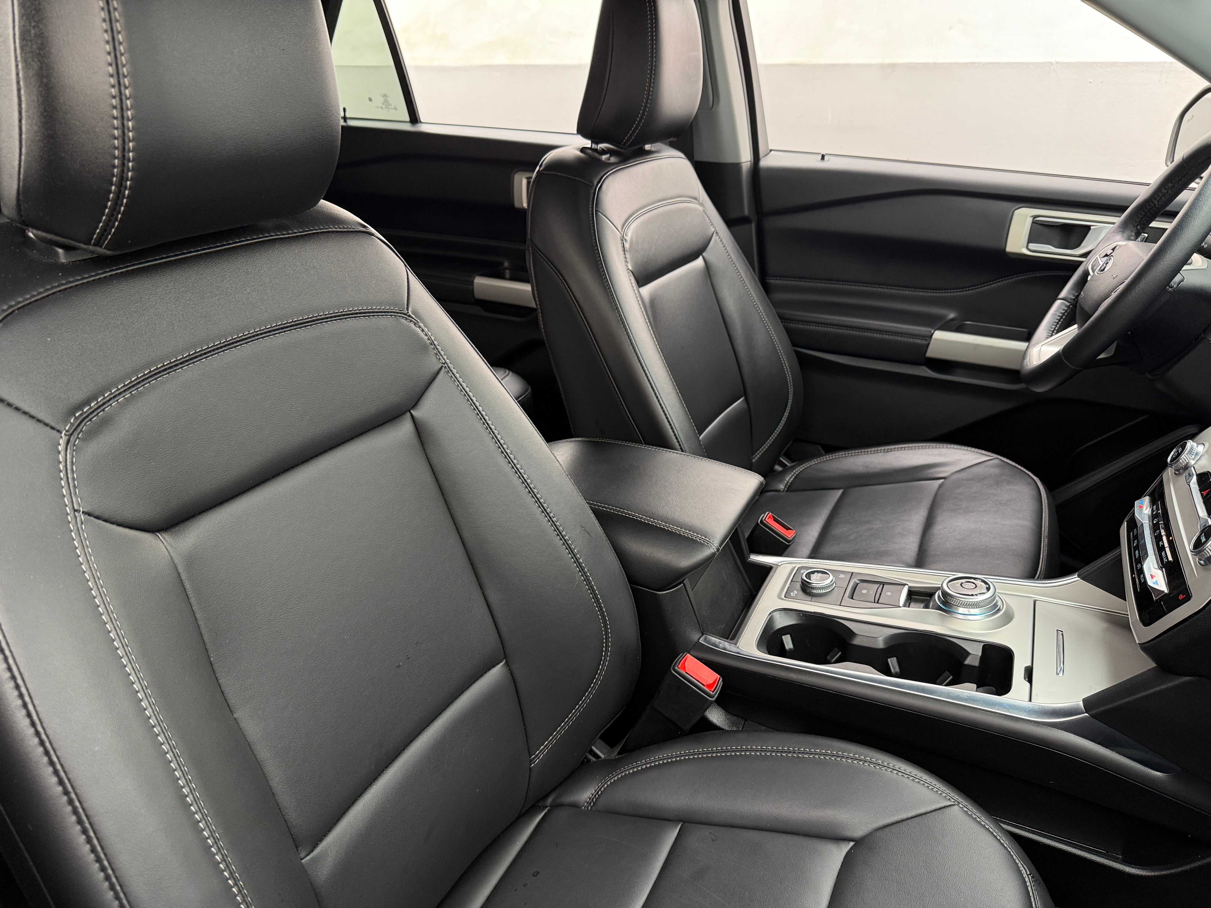 2023 Ford Explorer XLT 2
