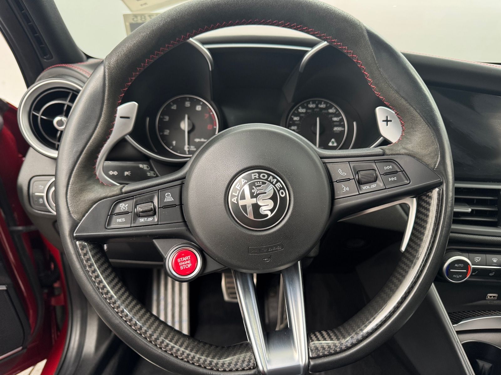Thumbnail: 2019 Alfa Romeo Giulia - 4