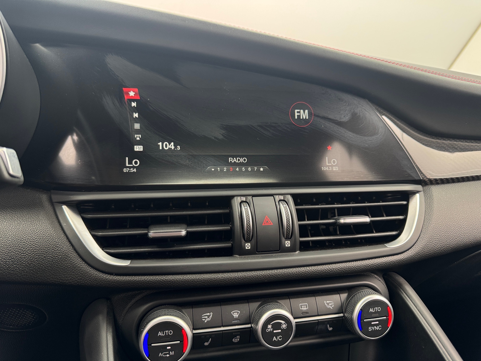 Thumbnail: 2019 Alfa Romeo Giulia - 3