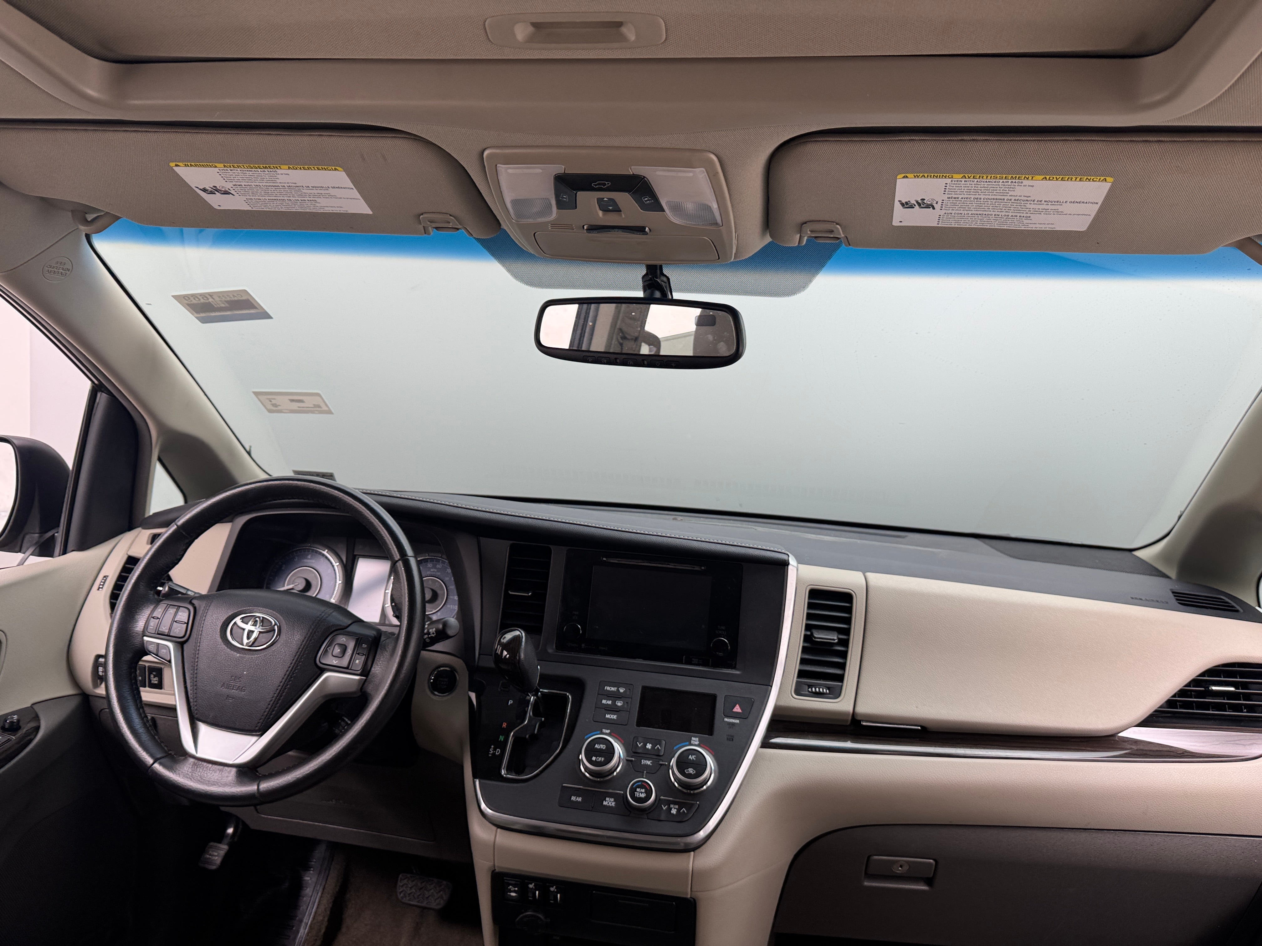 2017 Toyota Sienna XLE Premium 2